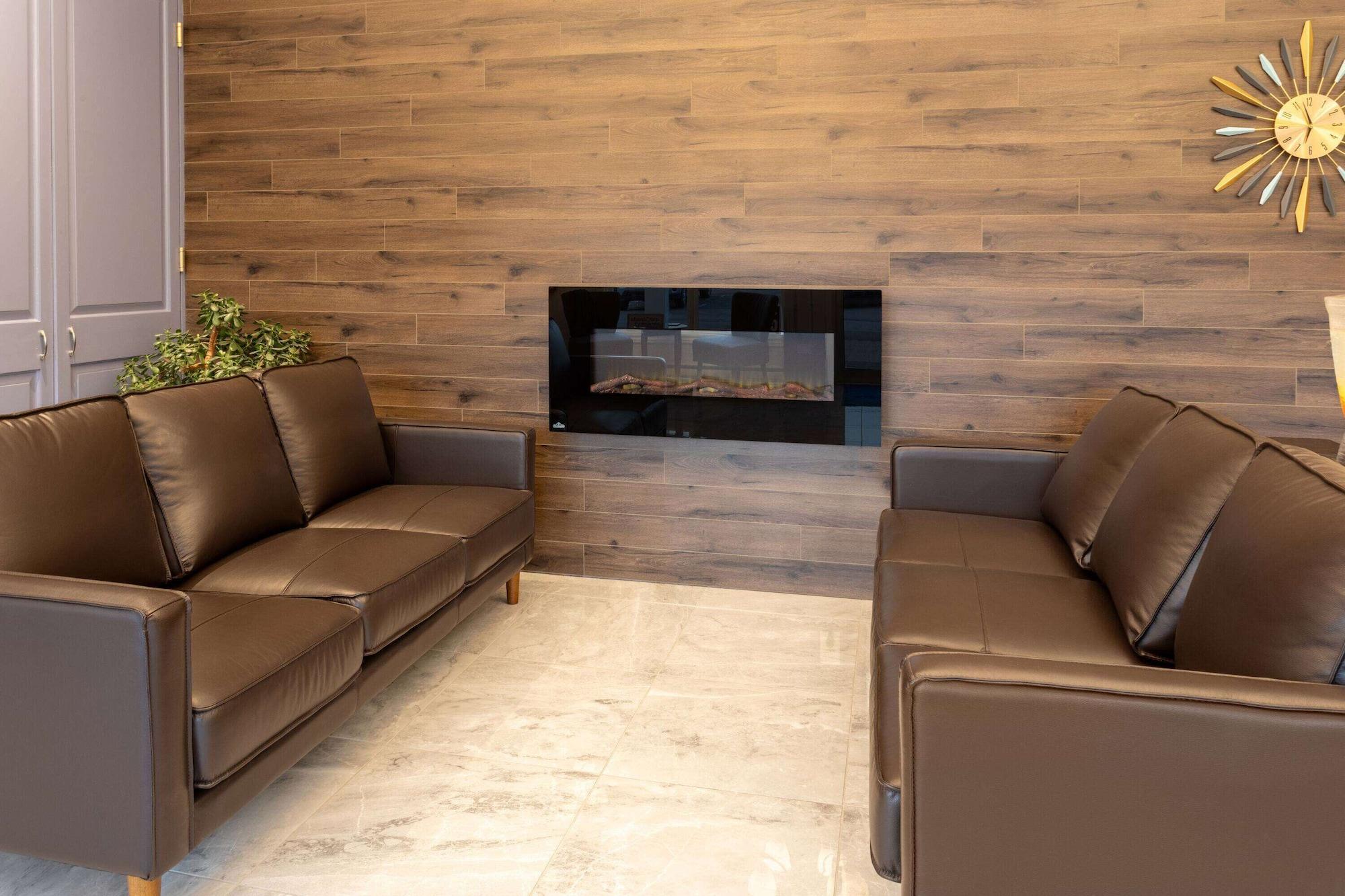 Vista Lobby Travelodge by Wyndham Amherst