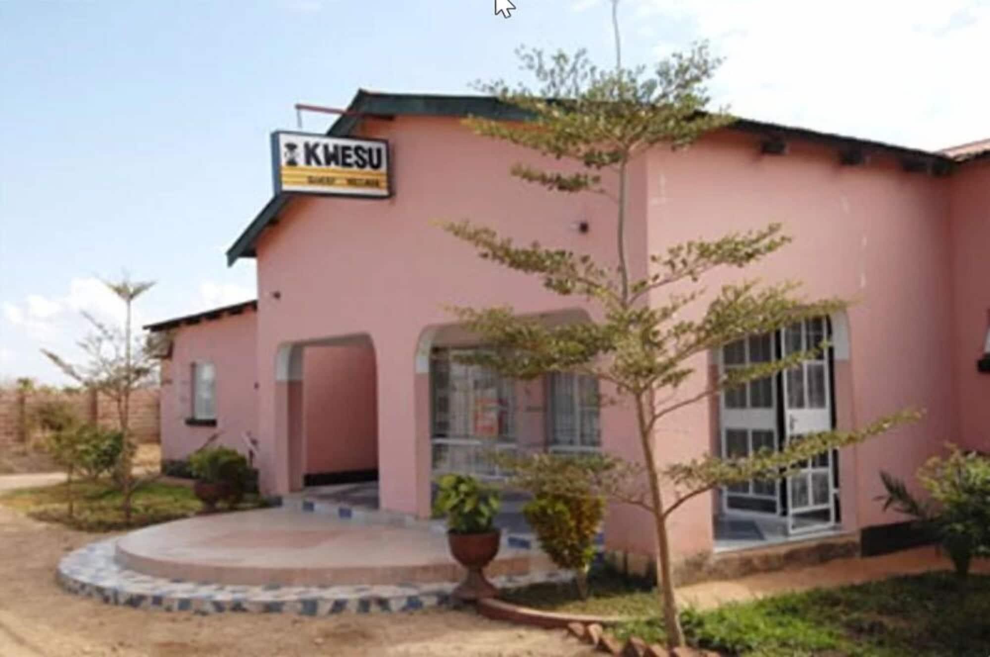 Varios Kwesu Guest House