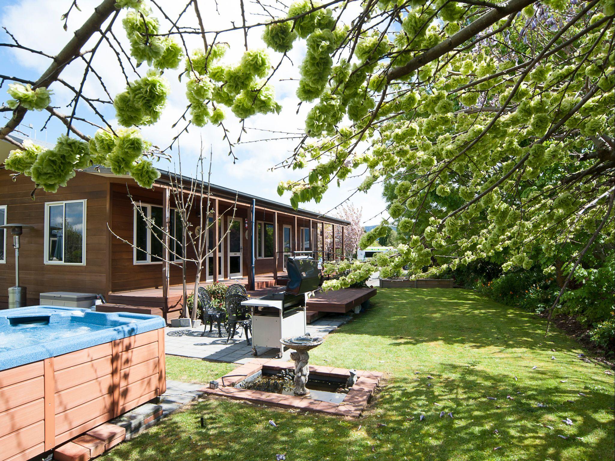 Vista Exterior Blue Ridge Studios and Bed & Breakfast