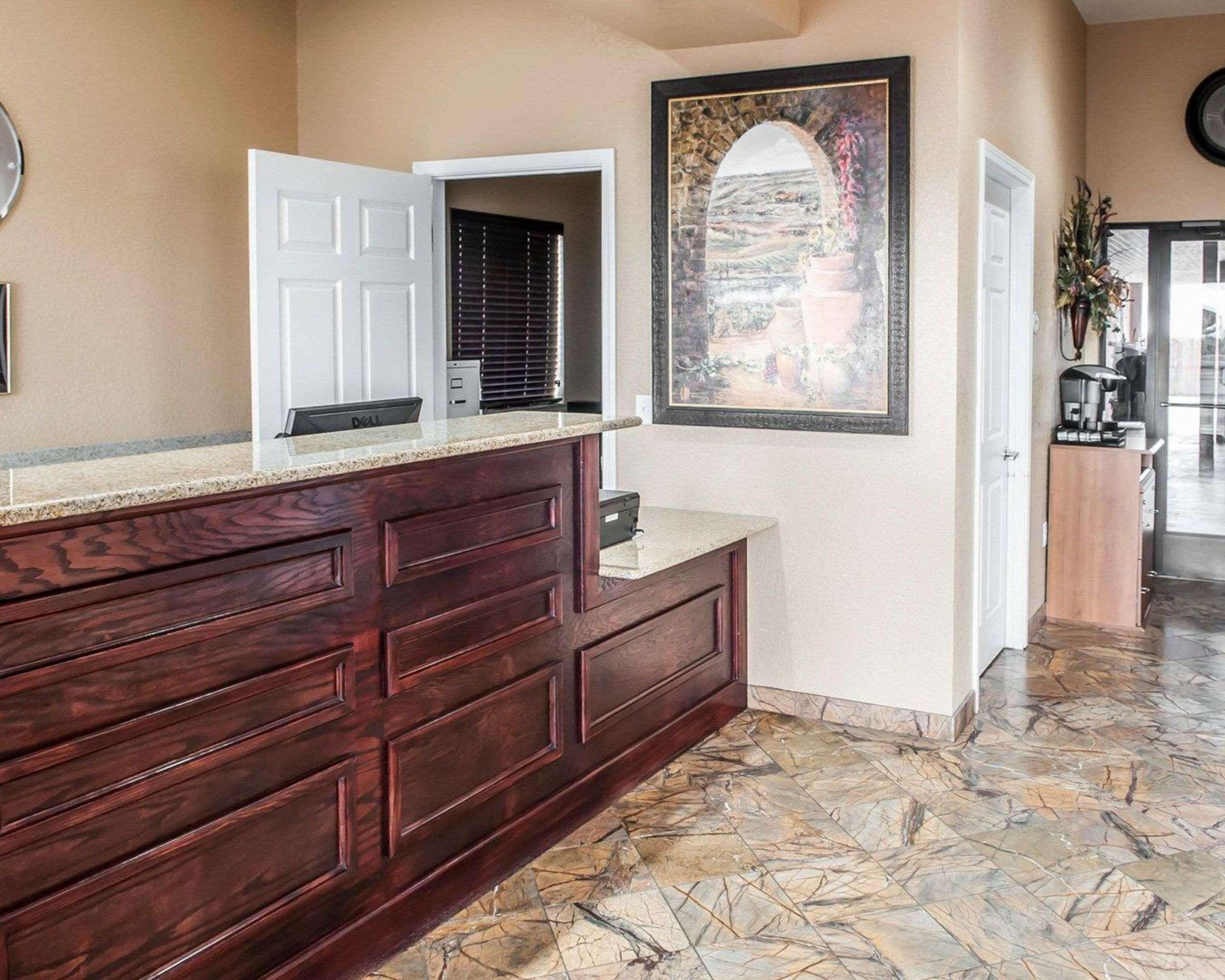 Vista Lobby Suburban Studios Alamogordo
