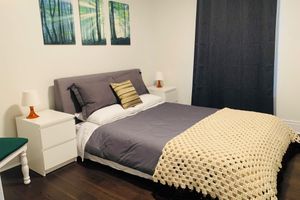 Alquiler Vacacional - Entire 4-BR 3-BA House! Modern n' Stylish, on Elizabeth St, 1 block from River