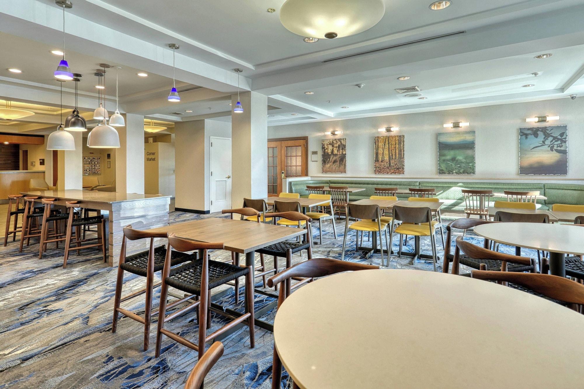 Restaurant Fairfield Inn & Suites by Marriott Woodbridge