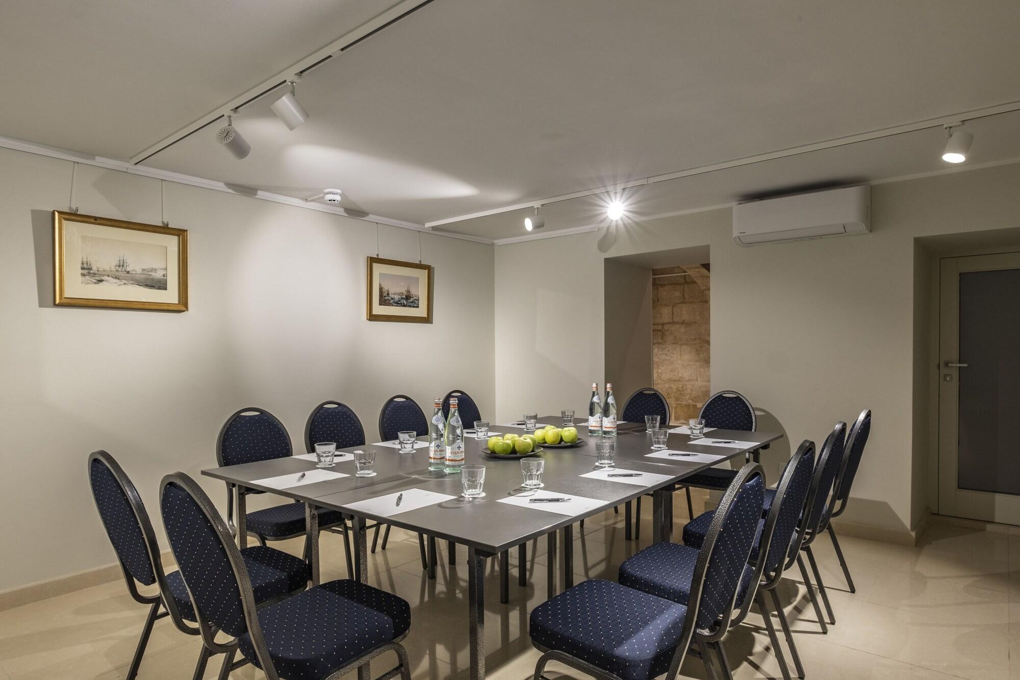 Sala de Reuniones Palais Le Brun
