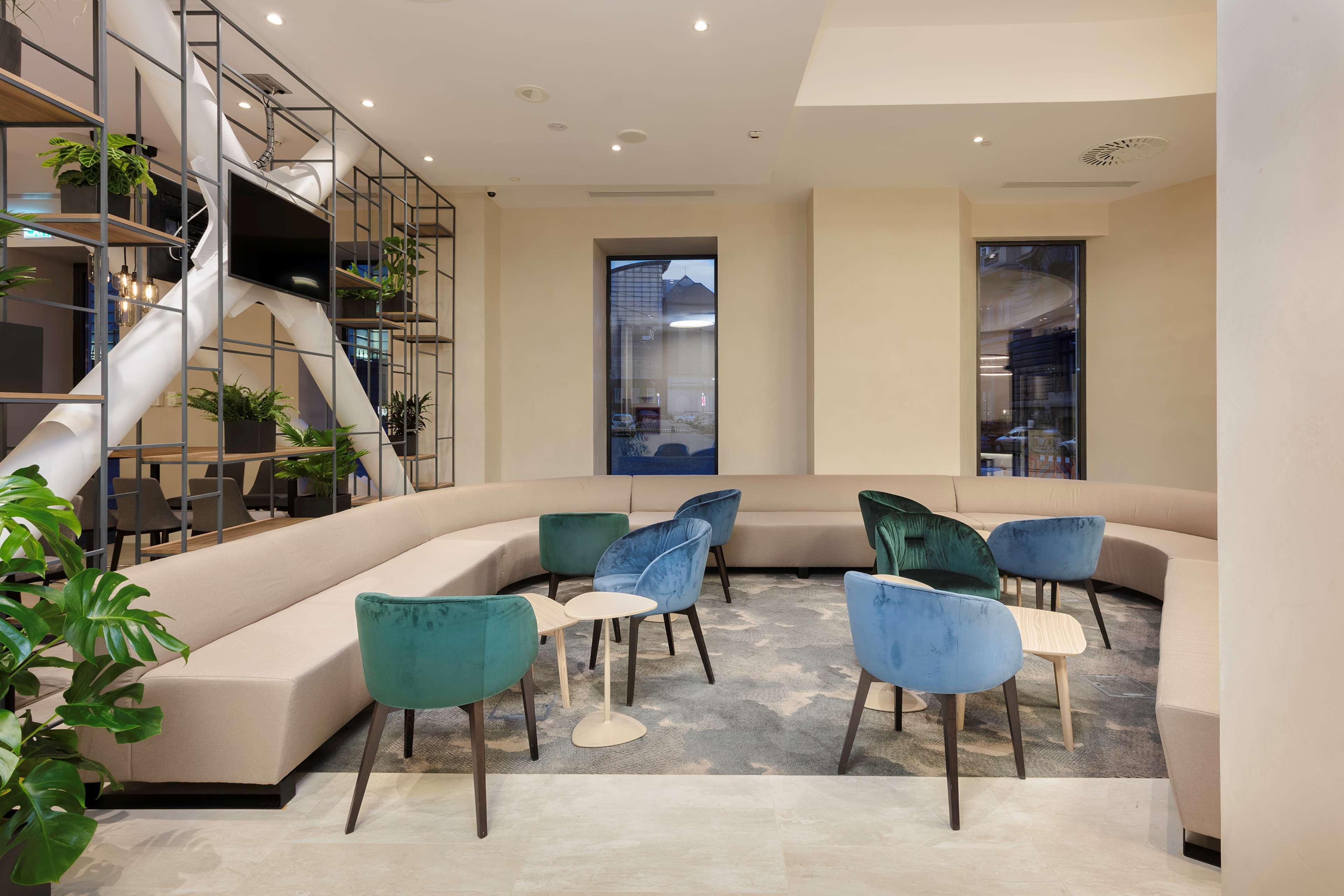 Vista Lobby Hilton Garden Inn Bucharest Old Town