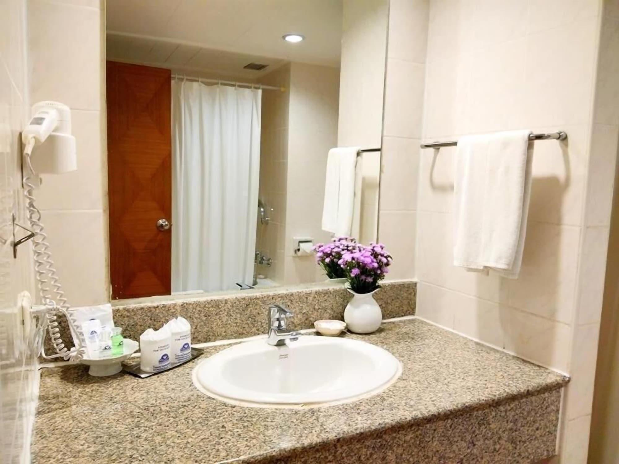 Equipamiento de Habitación Diamond Plaza Hotel Suratthani