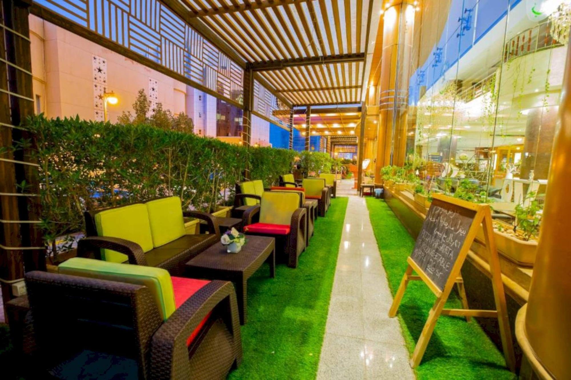 Vista Lobby Sunday Millennia Hotel
