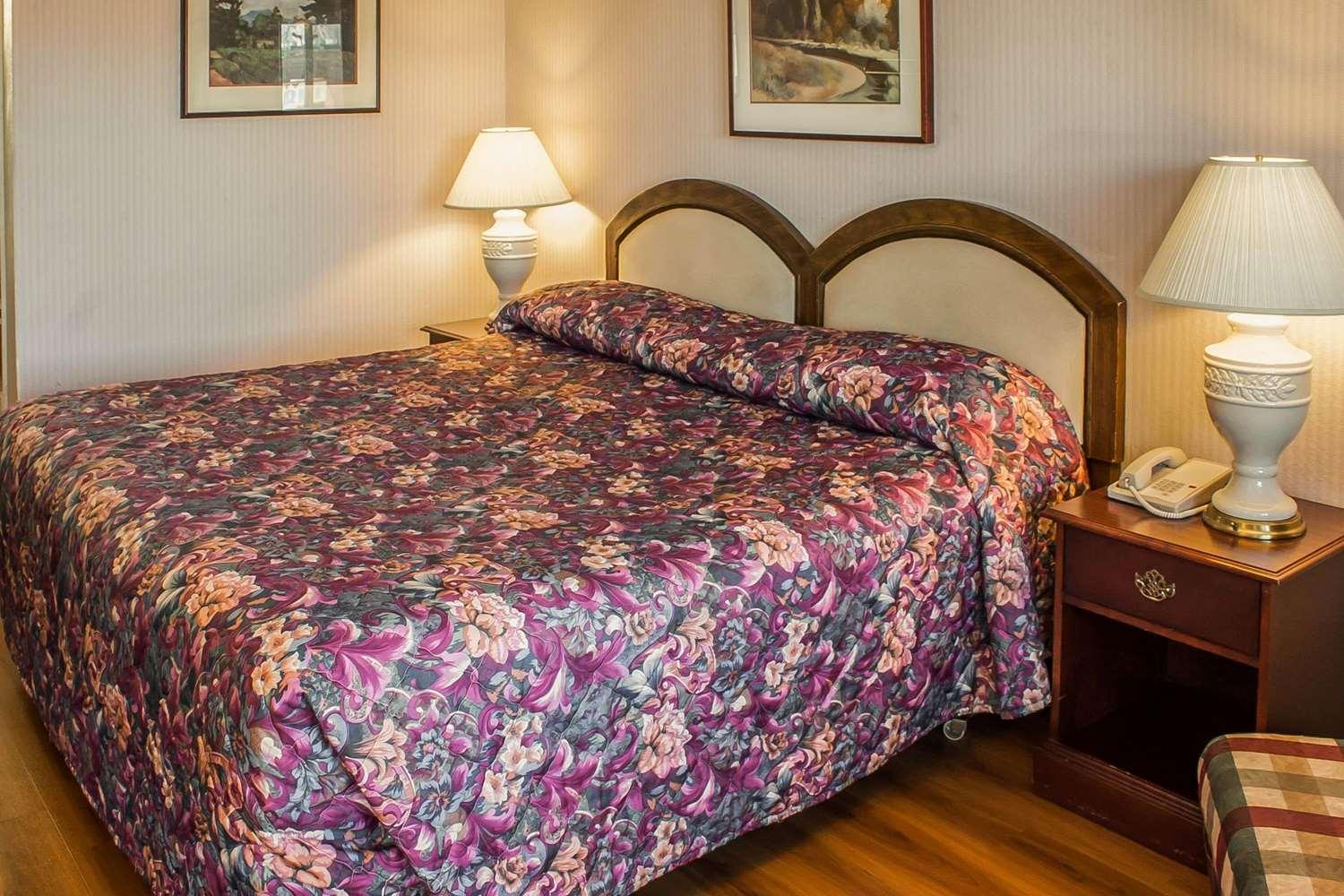 Habitación Rodeway Inn & Suites