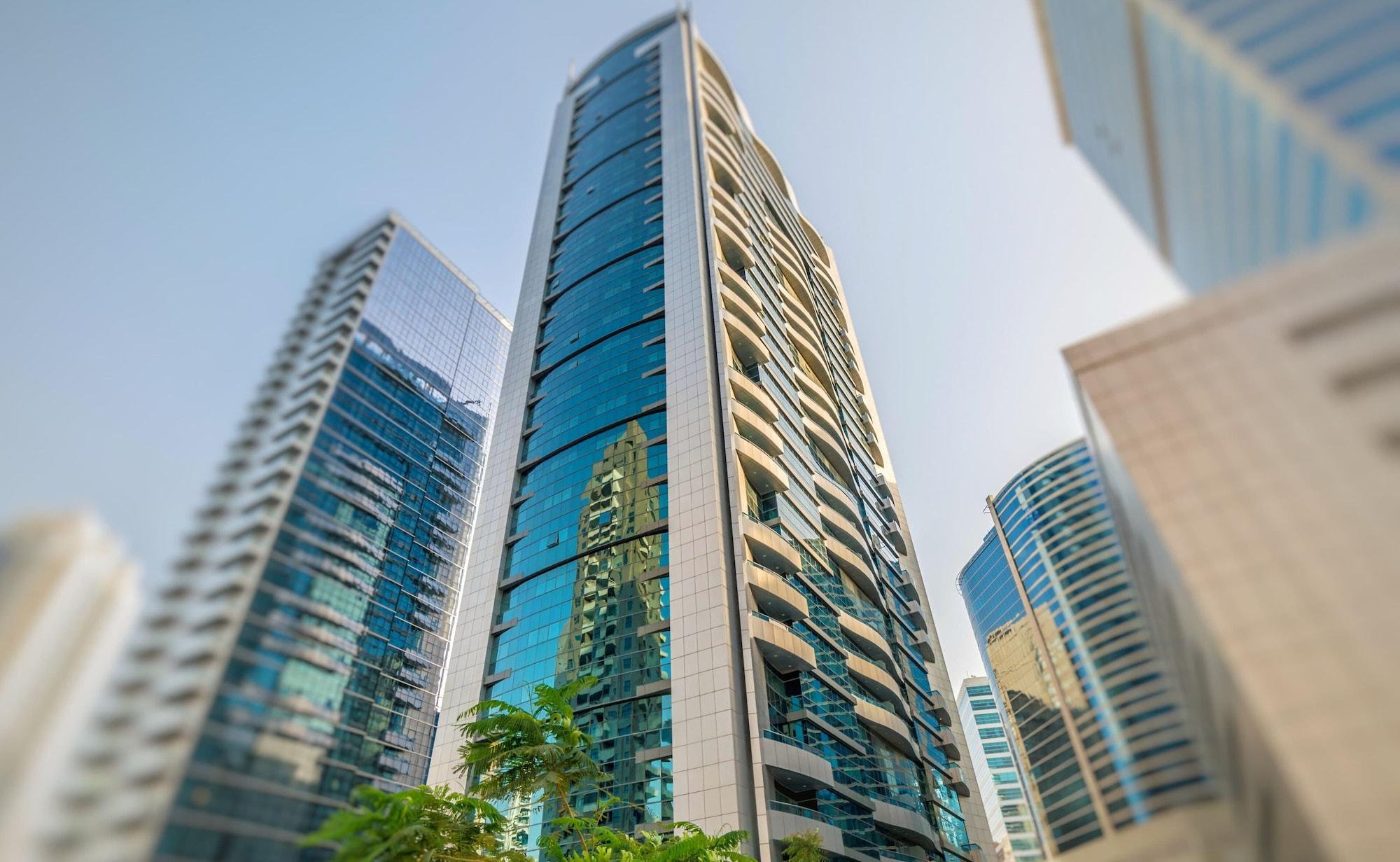 Vista Exterior First Central Hotel Suites