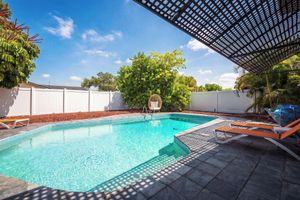 Alquiler Vacacional - Secluded Tampa Retreat, Private Pool + Backyard
