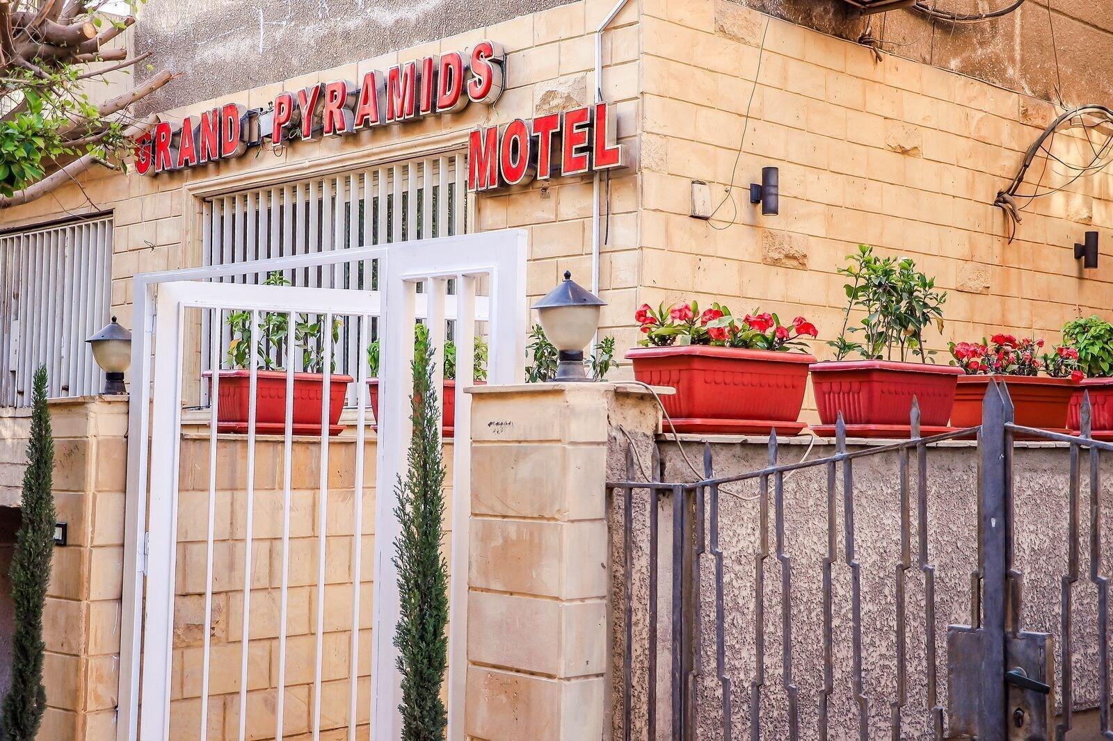 Vista Exterior Grand Pyramids Motel