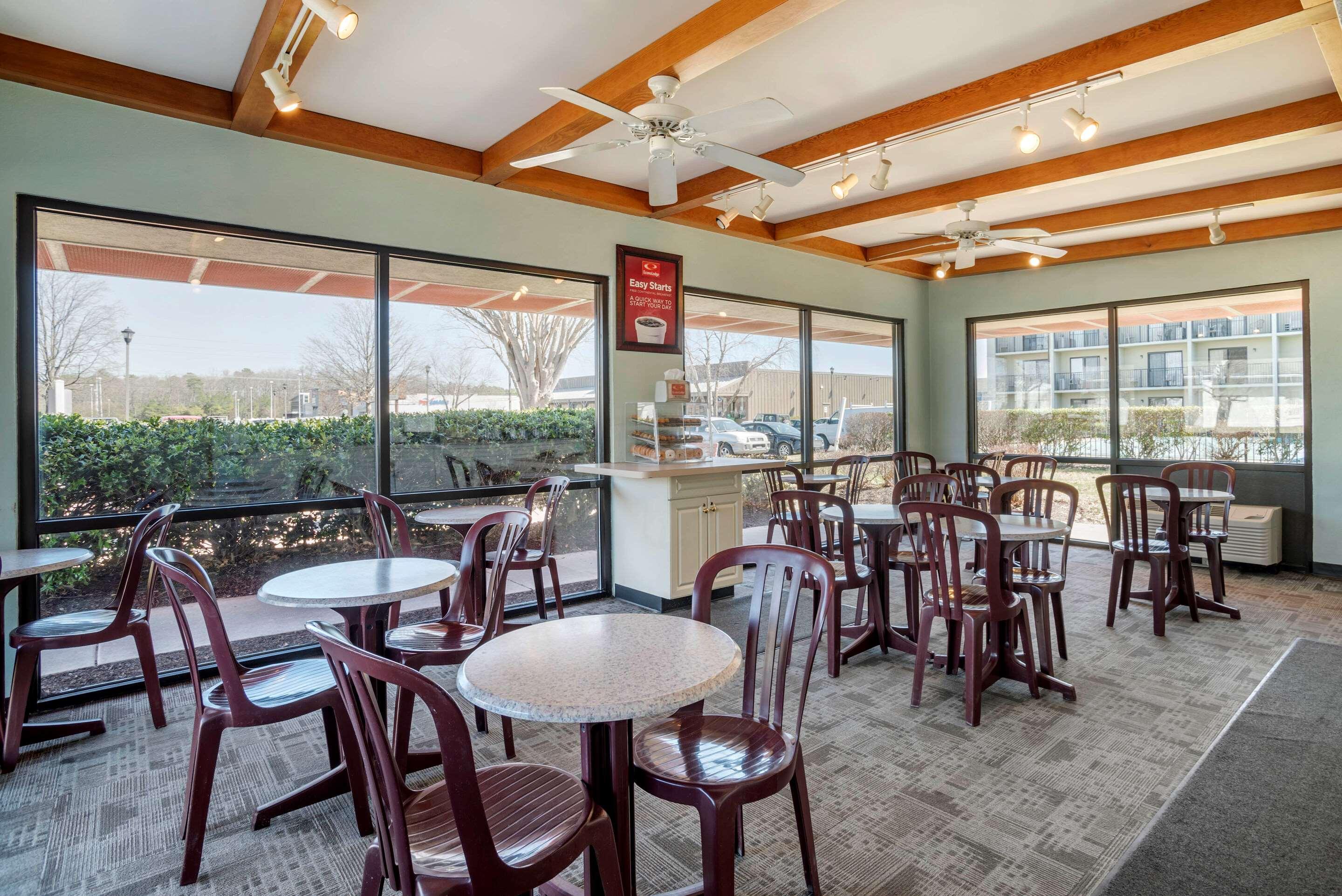 Restaurant Econo Lodge Inn & Suites Rehoboth Beach