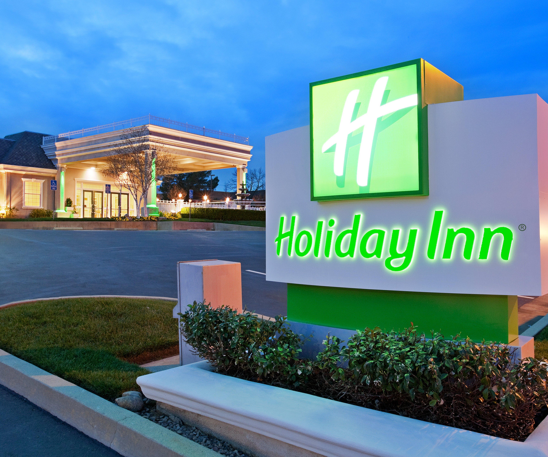 Vista Exterior Holiday Inn Redding by IHG