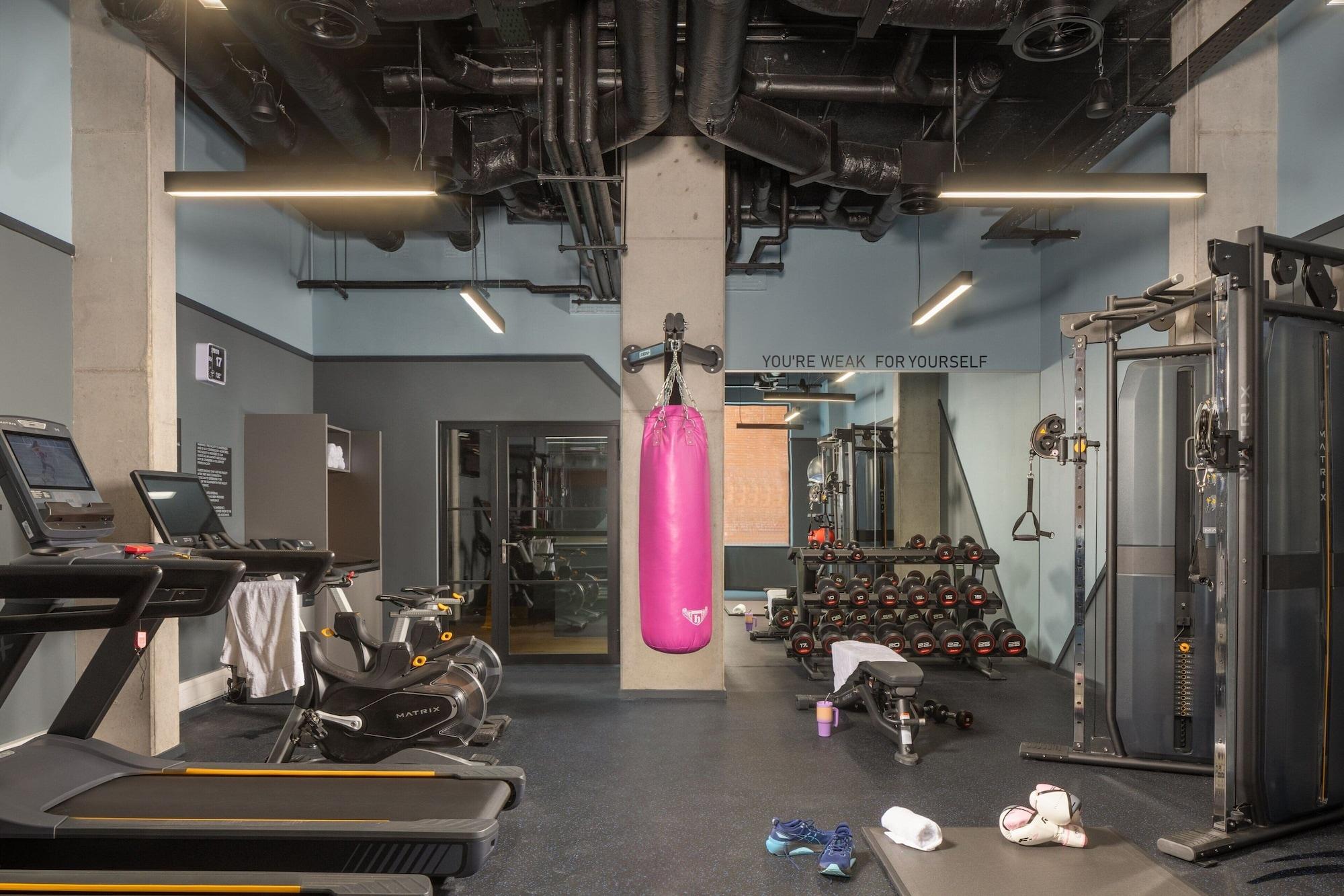 Gimnasio Moxy Cork