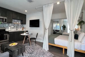 Alquiler Vacacional - Chic Studio + Outdoor Dinning in the Heart of LA