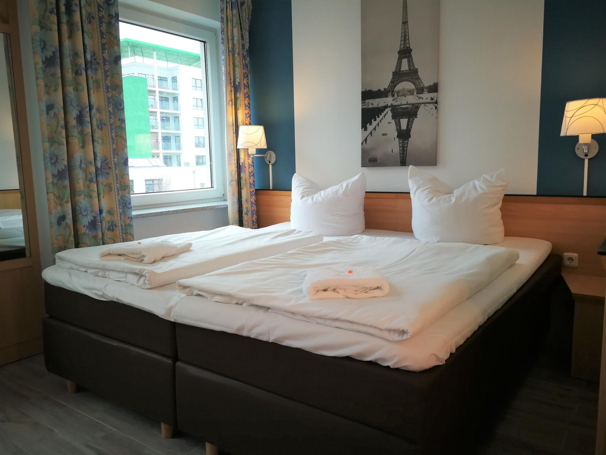Varios Hotel NearBy