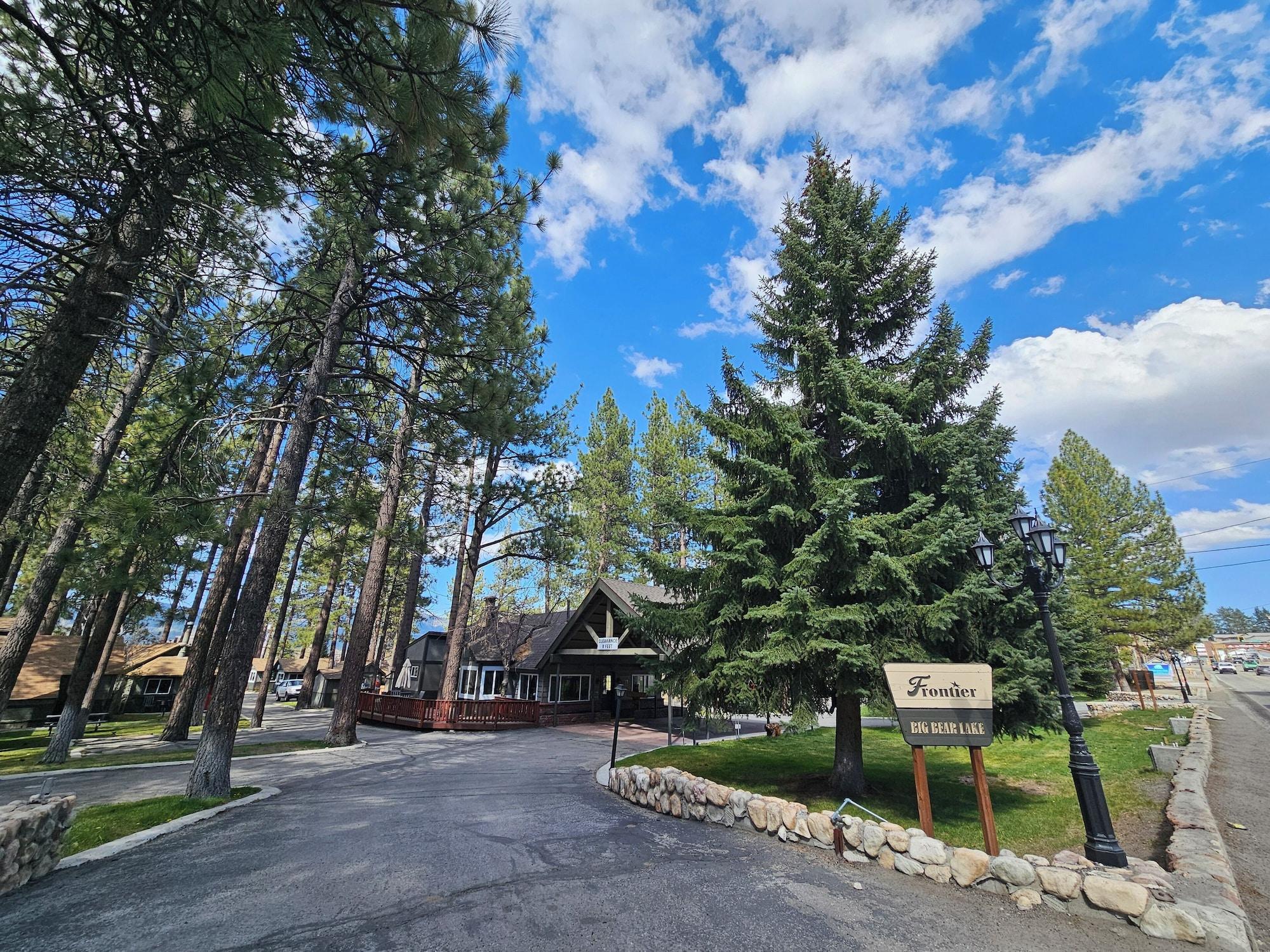 Vista Exterior Big Bear Frontier