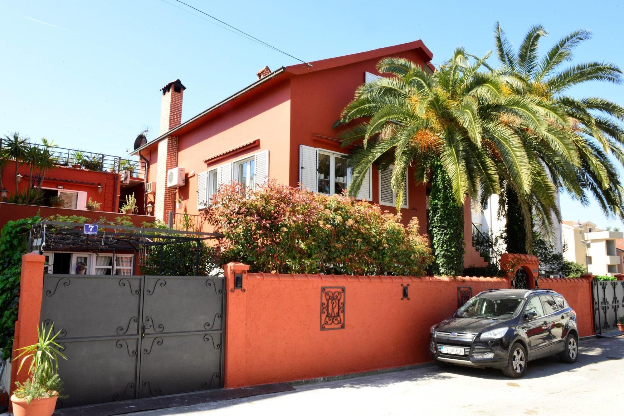 Varios City House Apartments