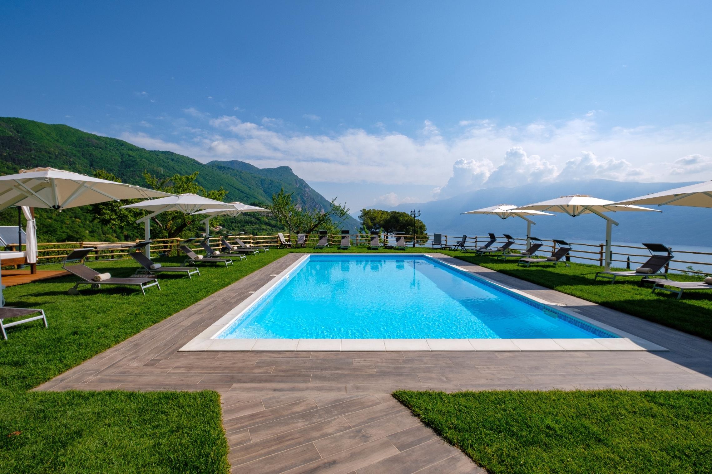 Vista Piscina Boutique Hotel Villa Sostaga