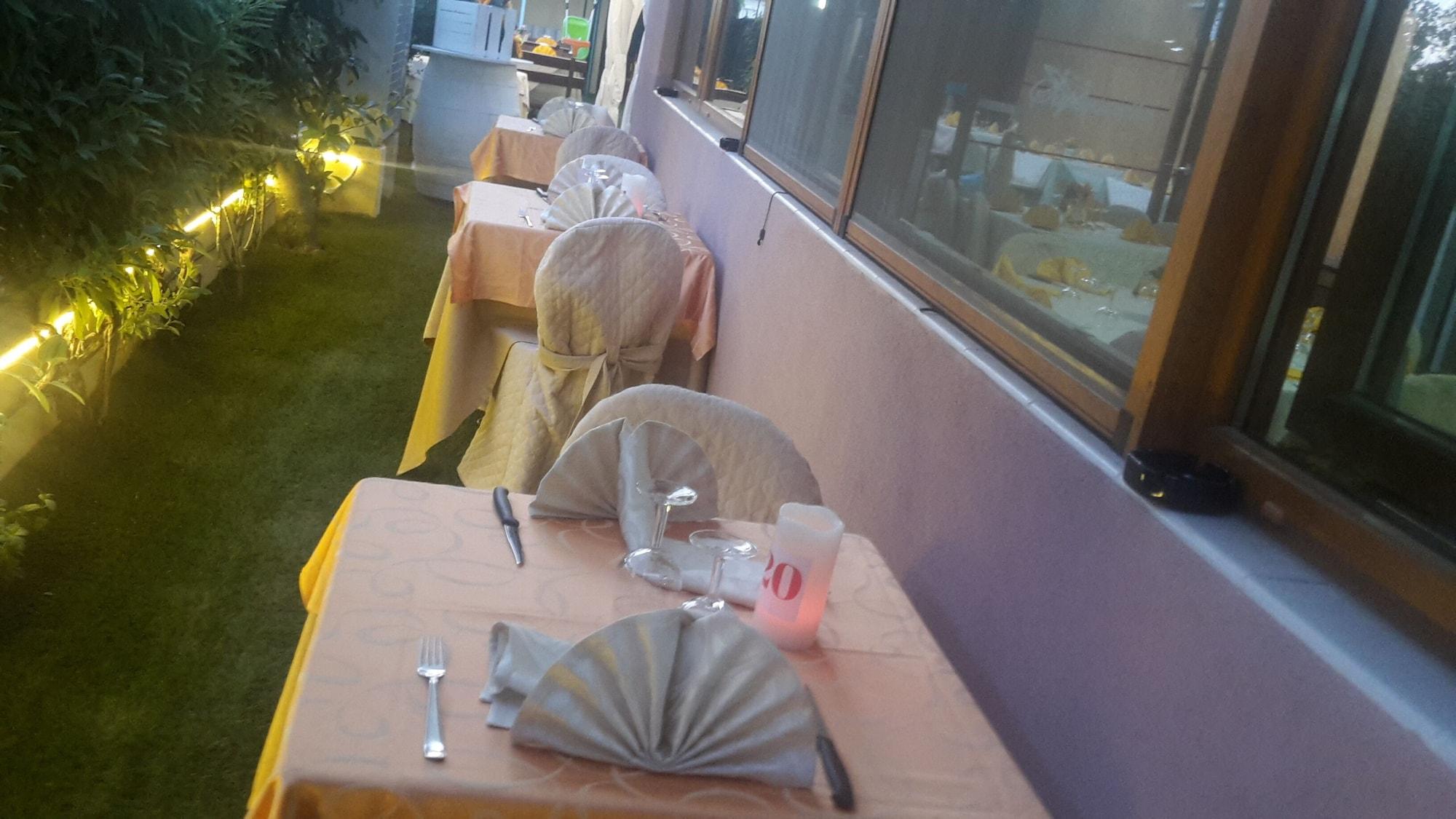 Vista Exterior Hotel Supersonik