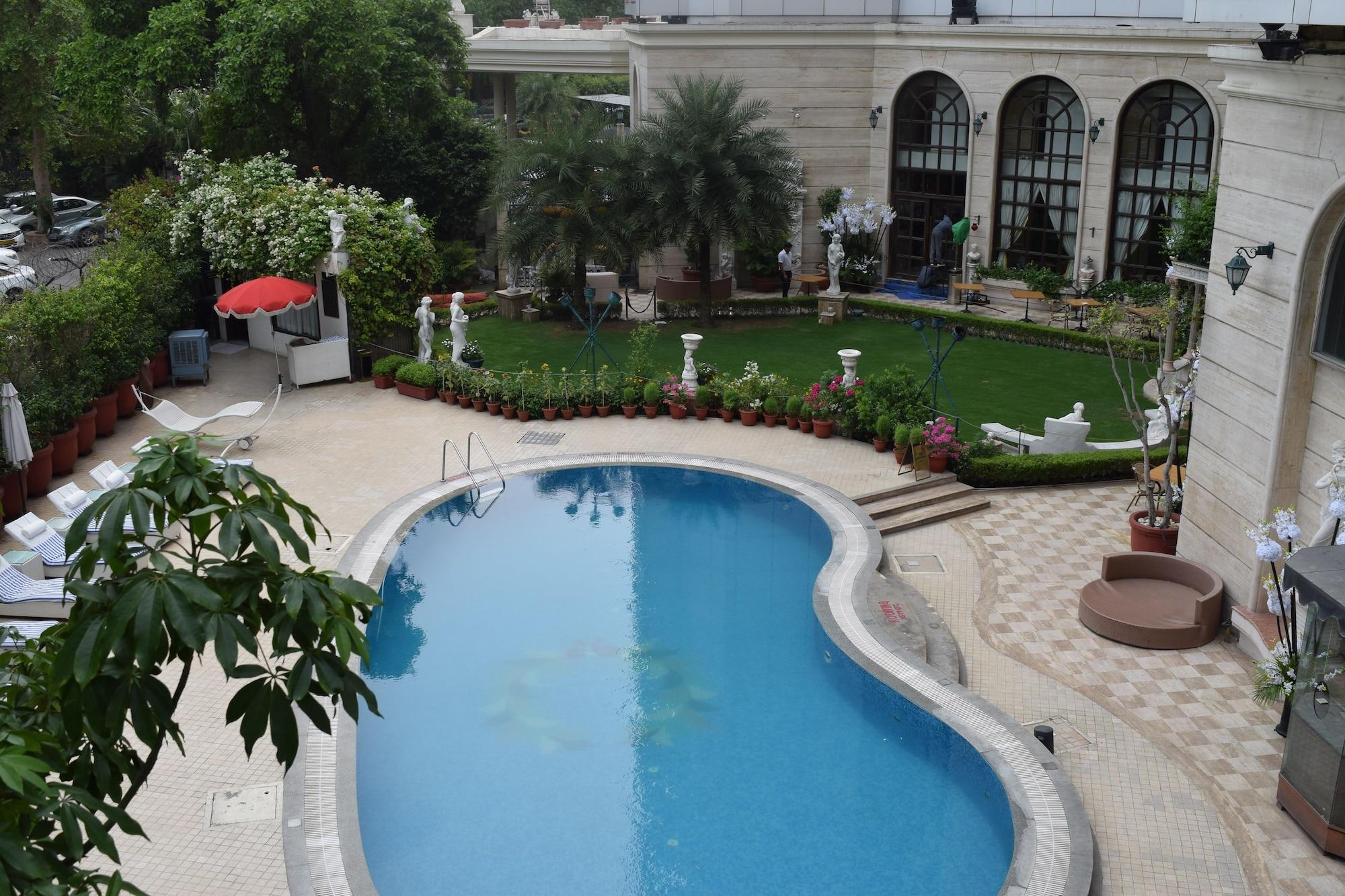 Vista Piscina Hotel The Royal Plaza