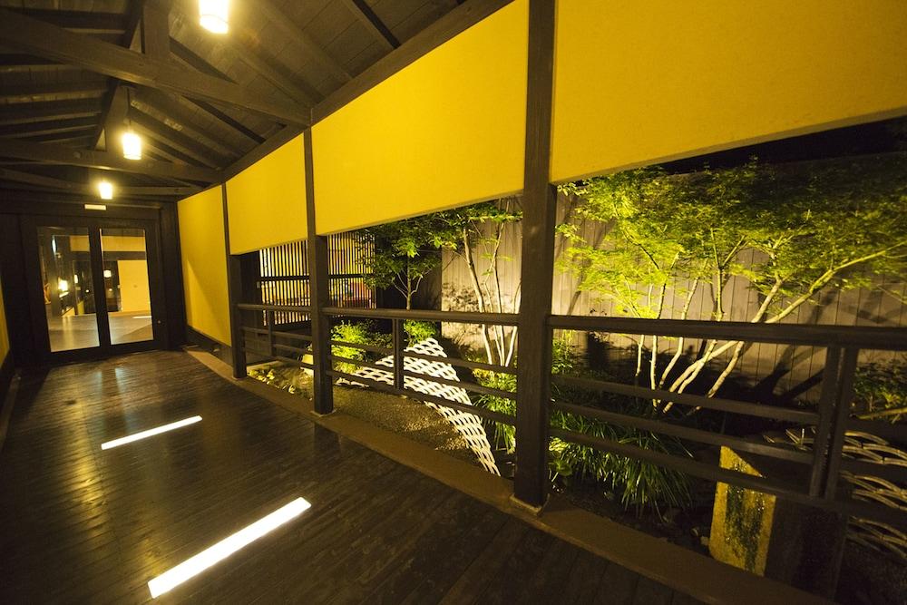 Varios Migiwatei Ochi Kochi