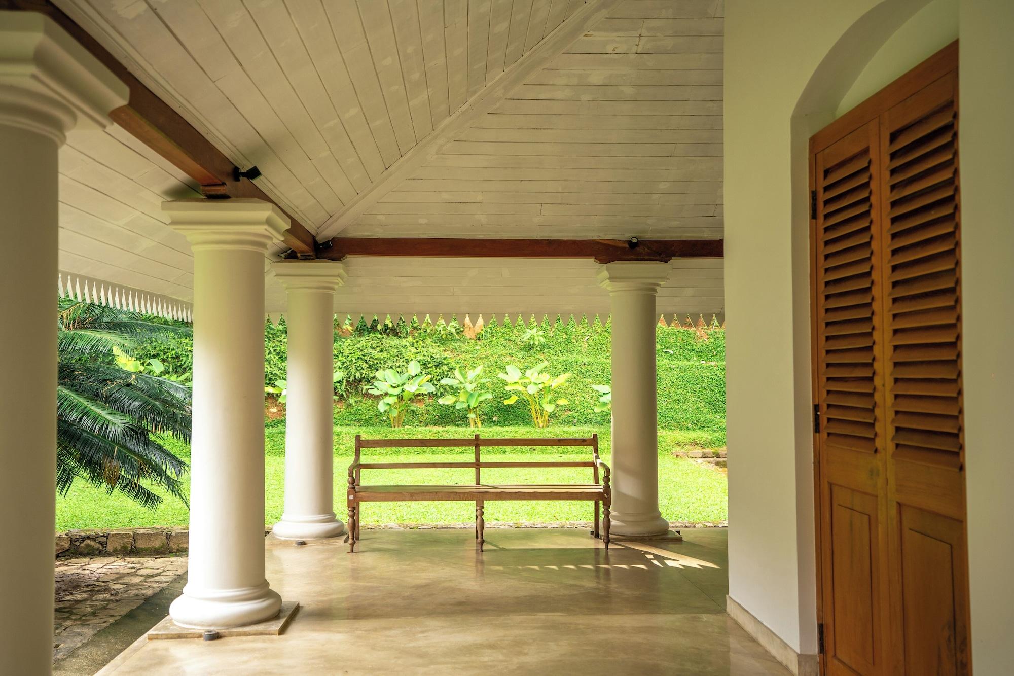 Vista Exterior Clodagh Manor House by Seven Angels