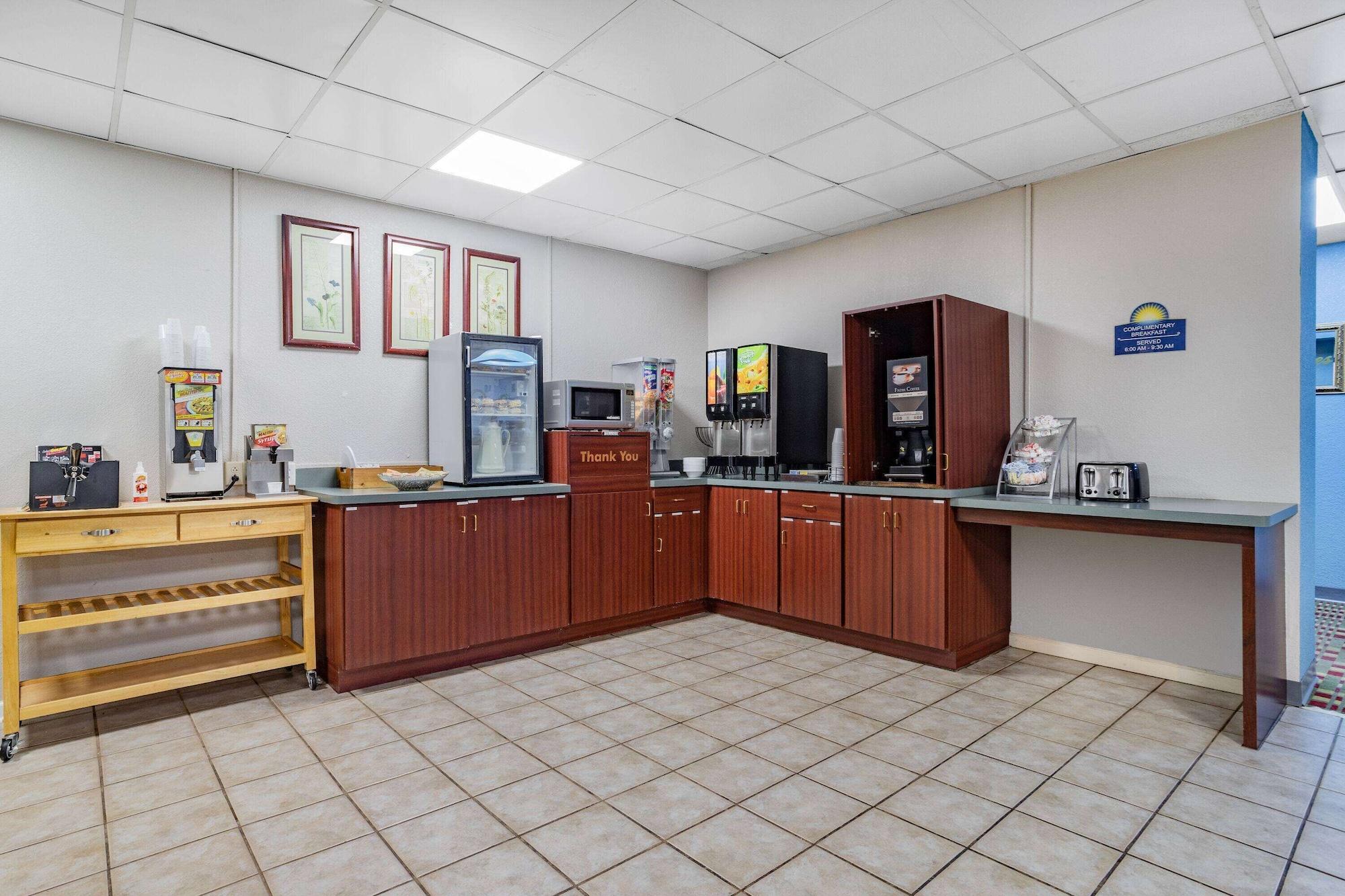 Restaurant Days Inn by Wyndham Cambridge