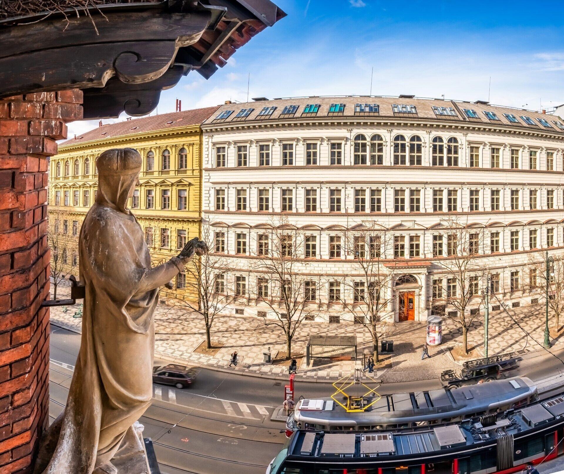 Vista Exterior Art House Apartments by Adrez Living