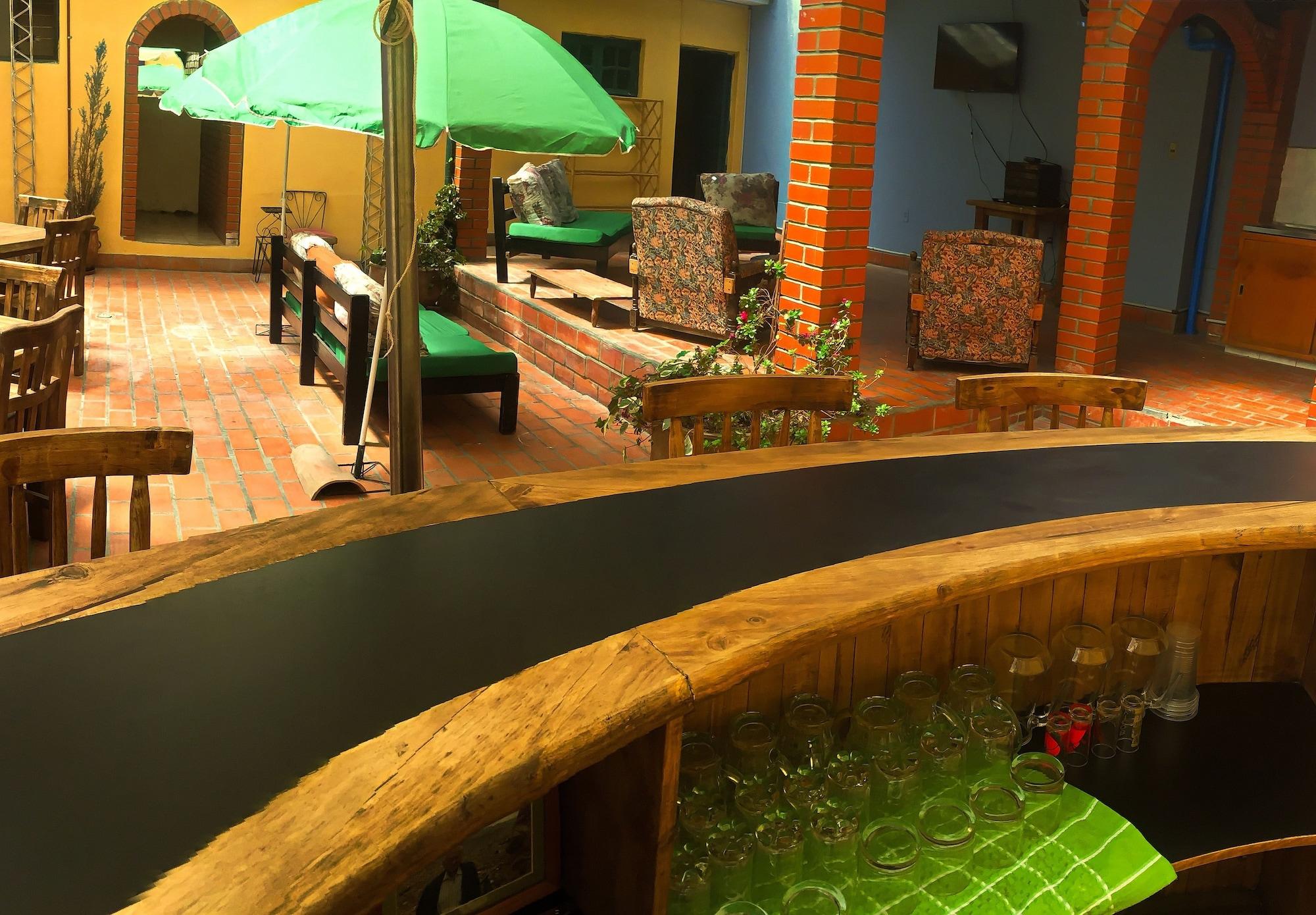 Bar/Salón Greenhouse Bolivia - Hostel