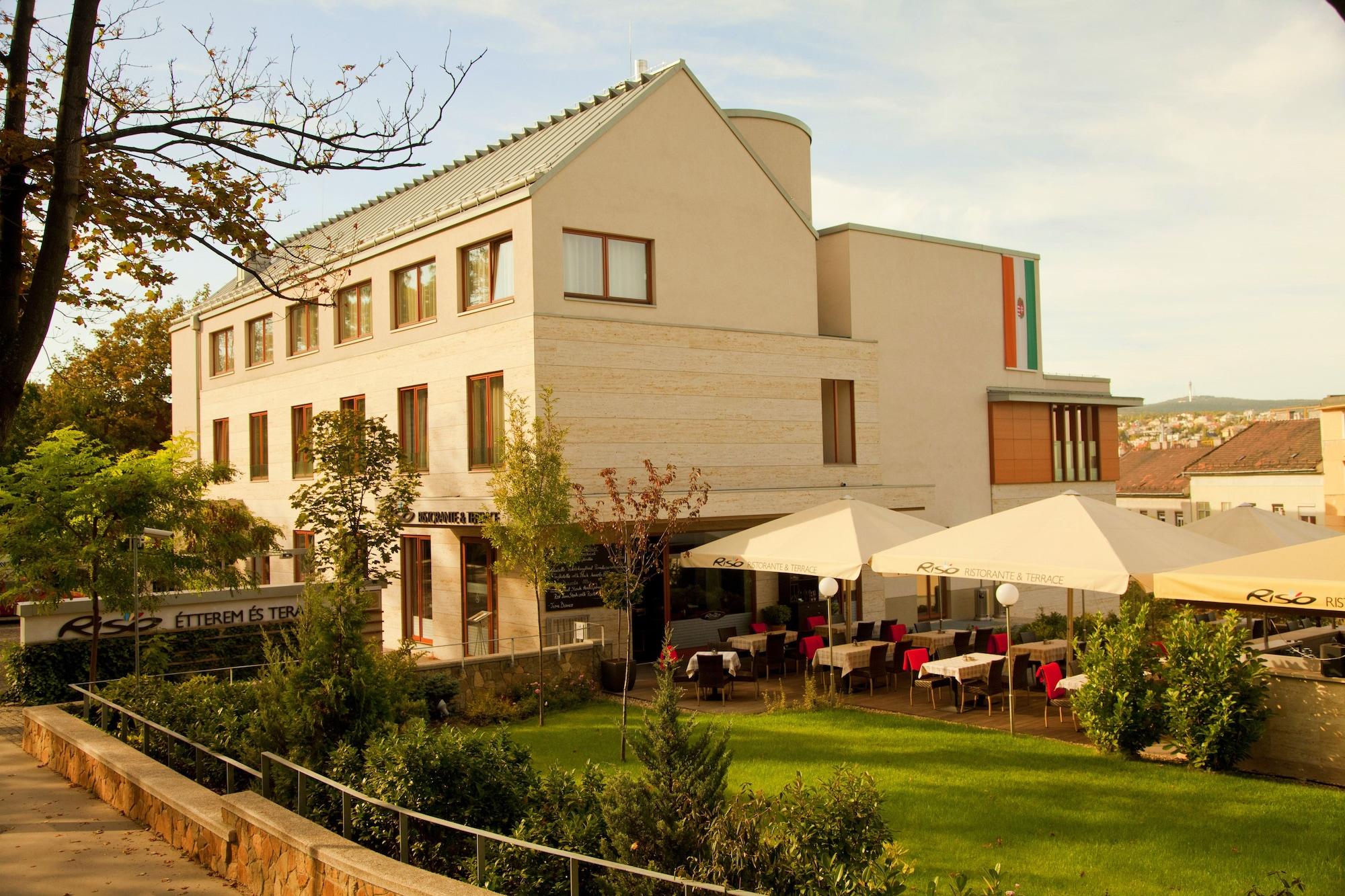 Vista Exterior Hotel Castle Garden
