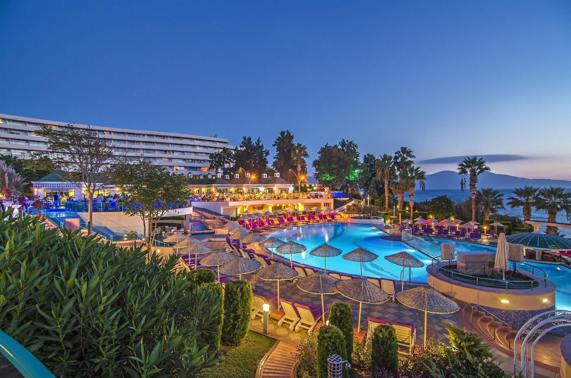 Vista Exterior The Grand Blue Sky International