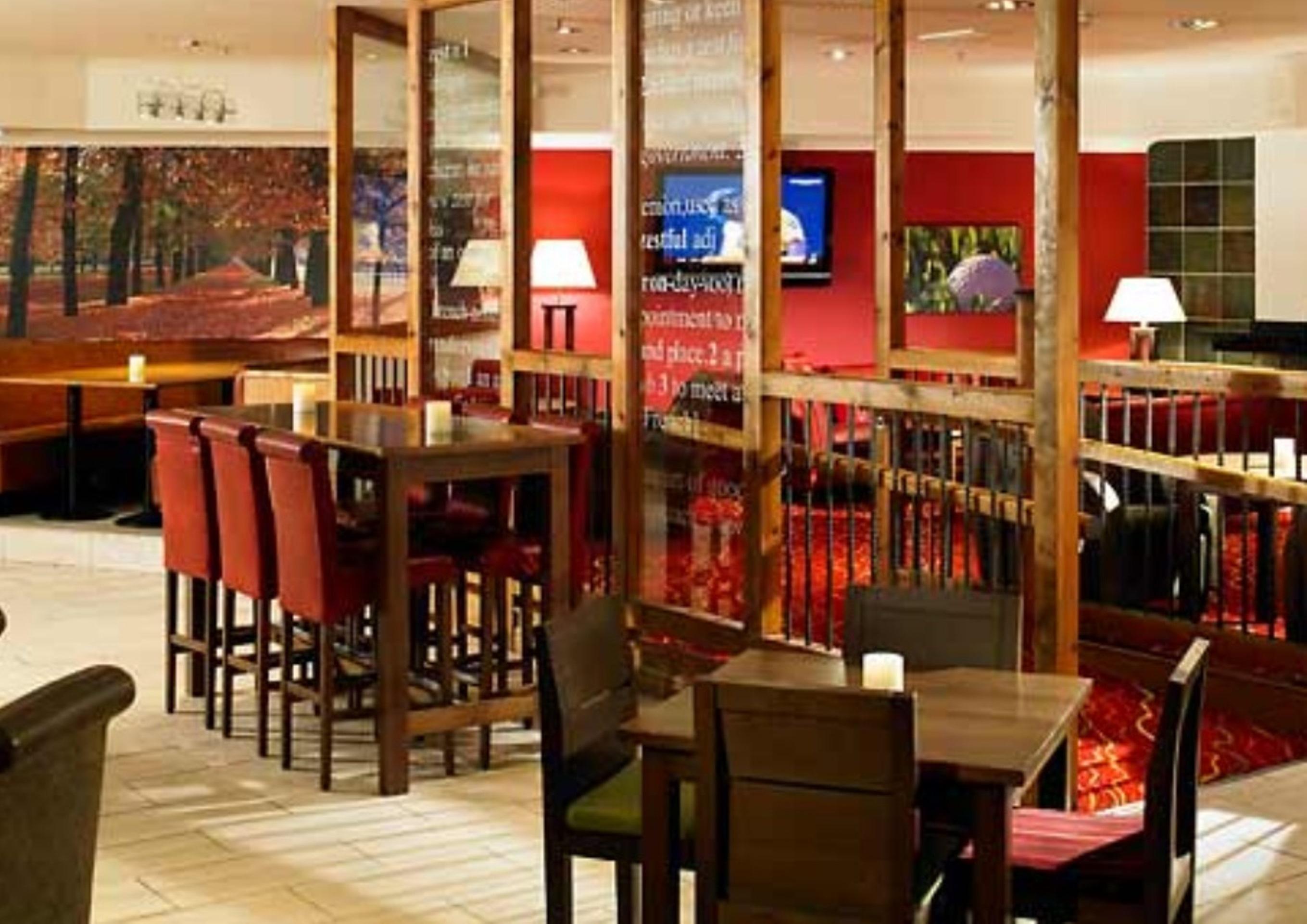 Bar/Salón Hollins Hall Hotel & Country Club