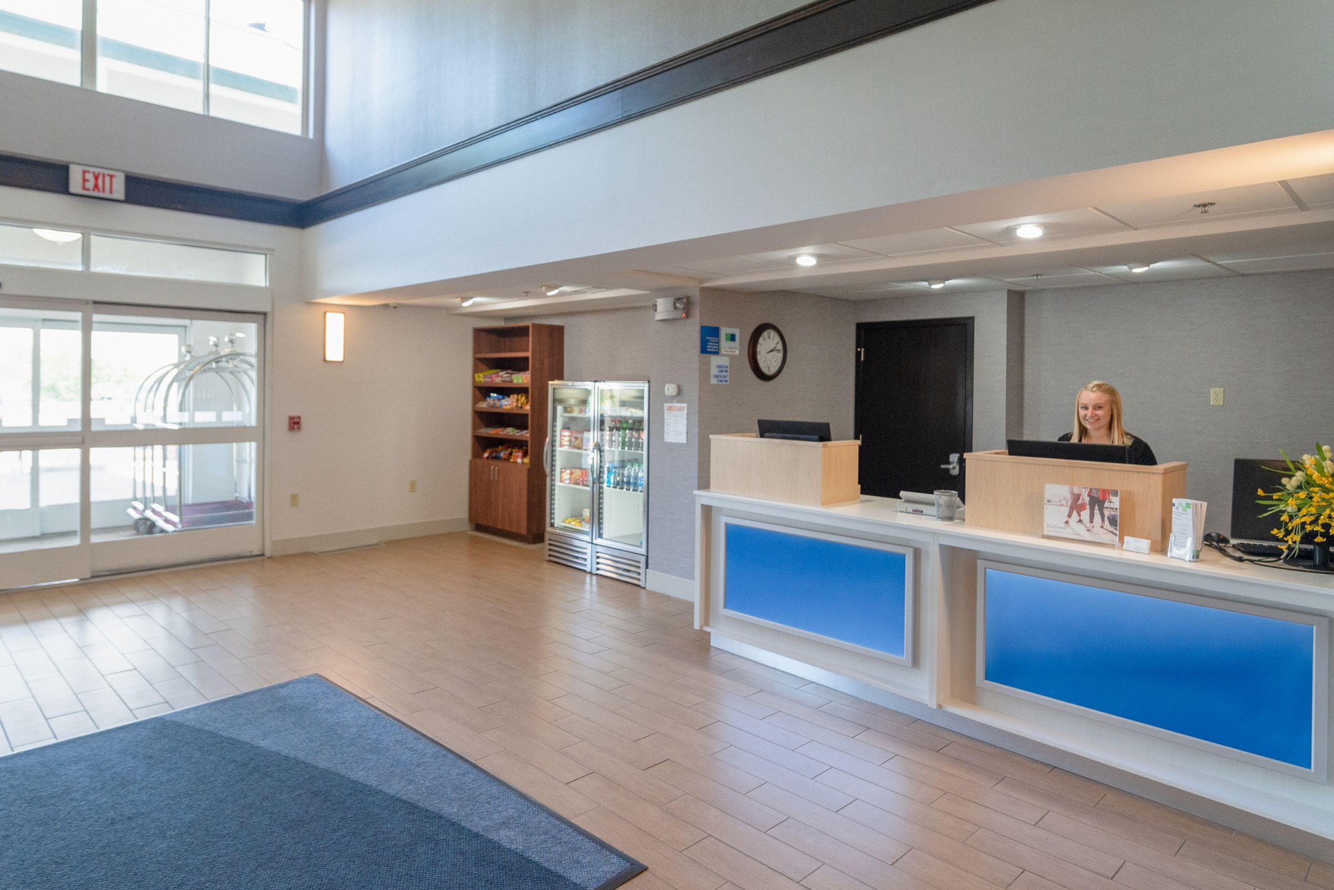 Vista Lobby Holiday Inn Express Houghton-Keweenaw by IHG