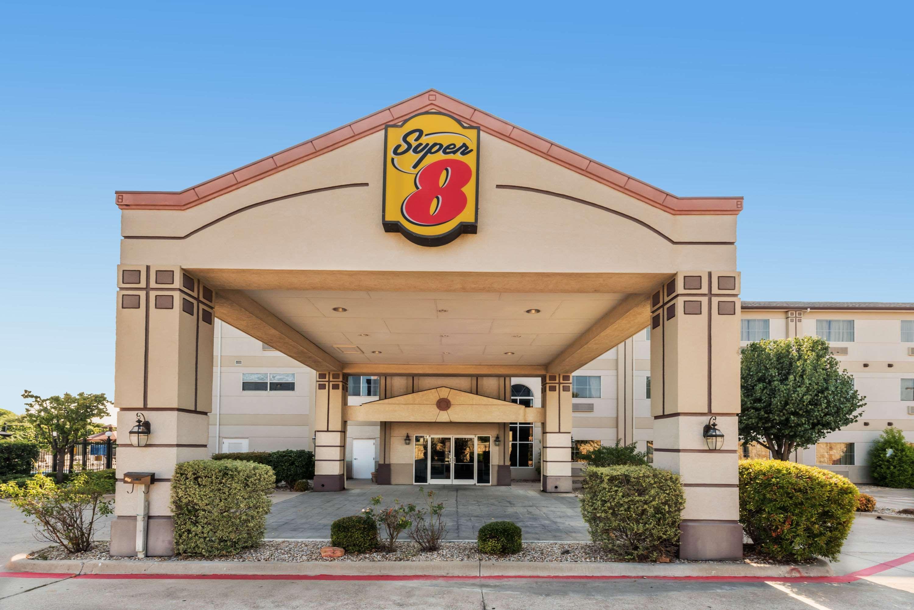 Vista Exterior Super 8 by Wyndham Weatherford