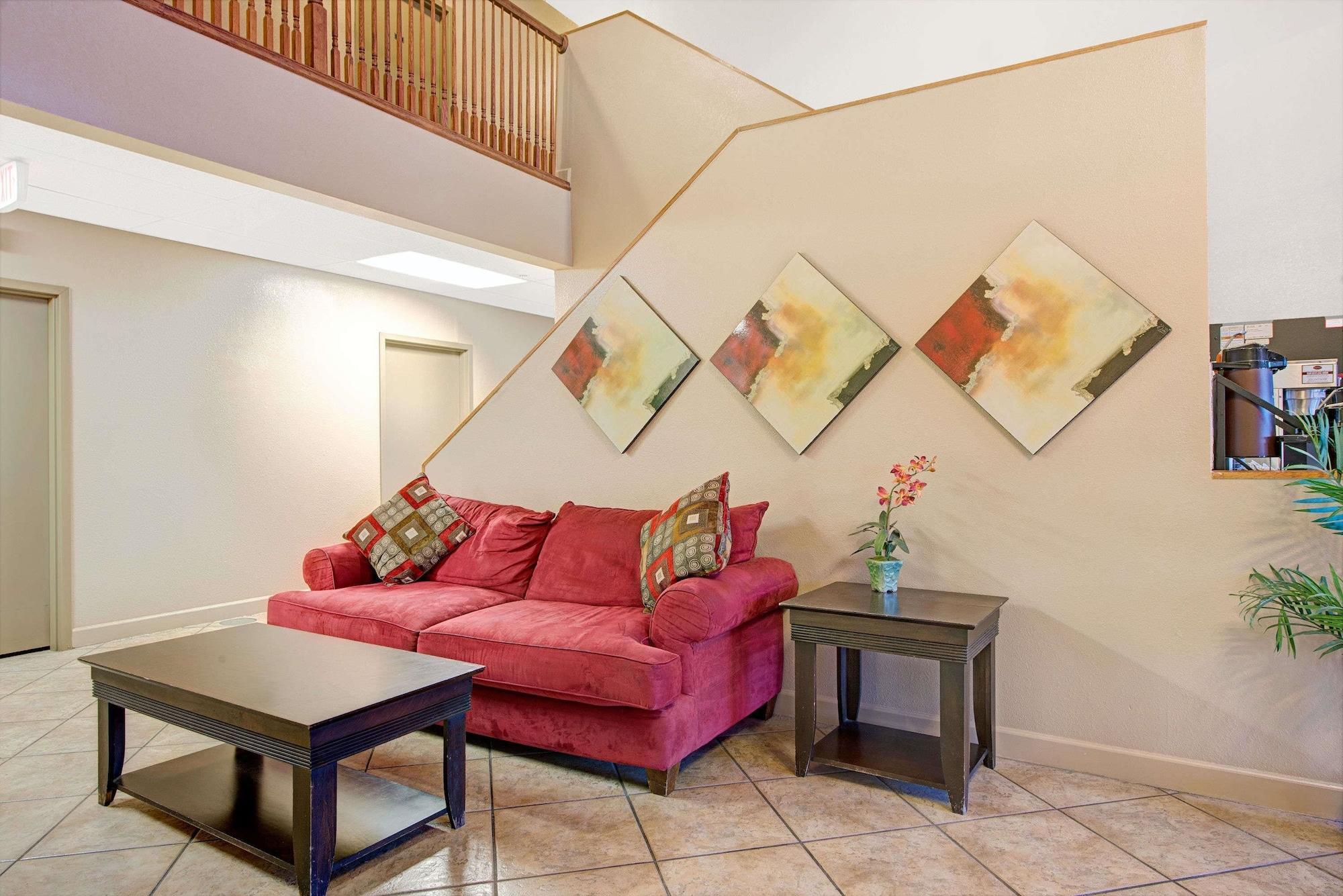 Vista Lobby Super 8 by Wyndham St. Louis Airport