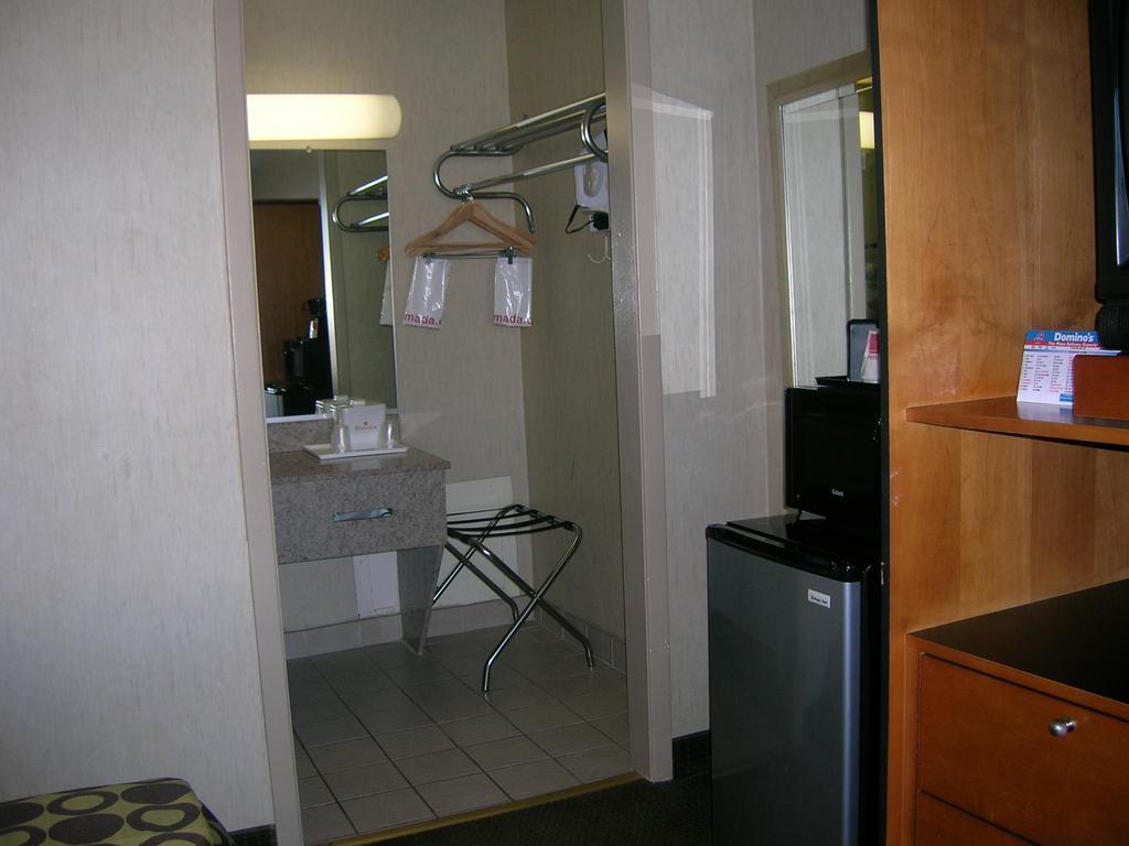 Vista Exterior Ramada by Wyndham Harrisonburg