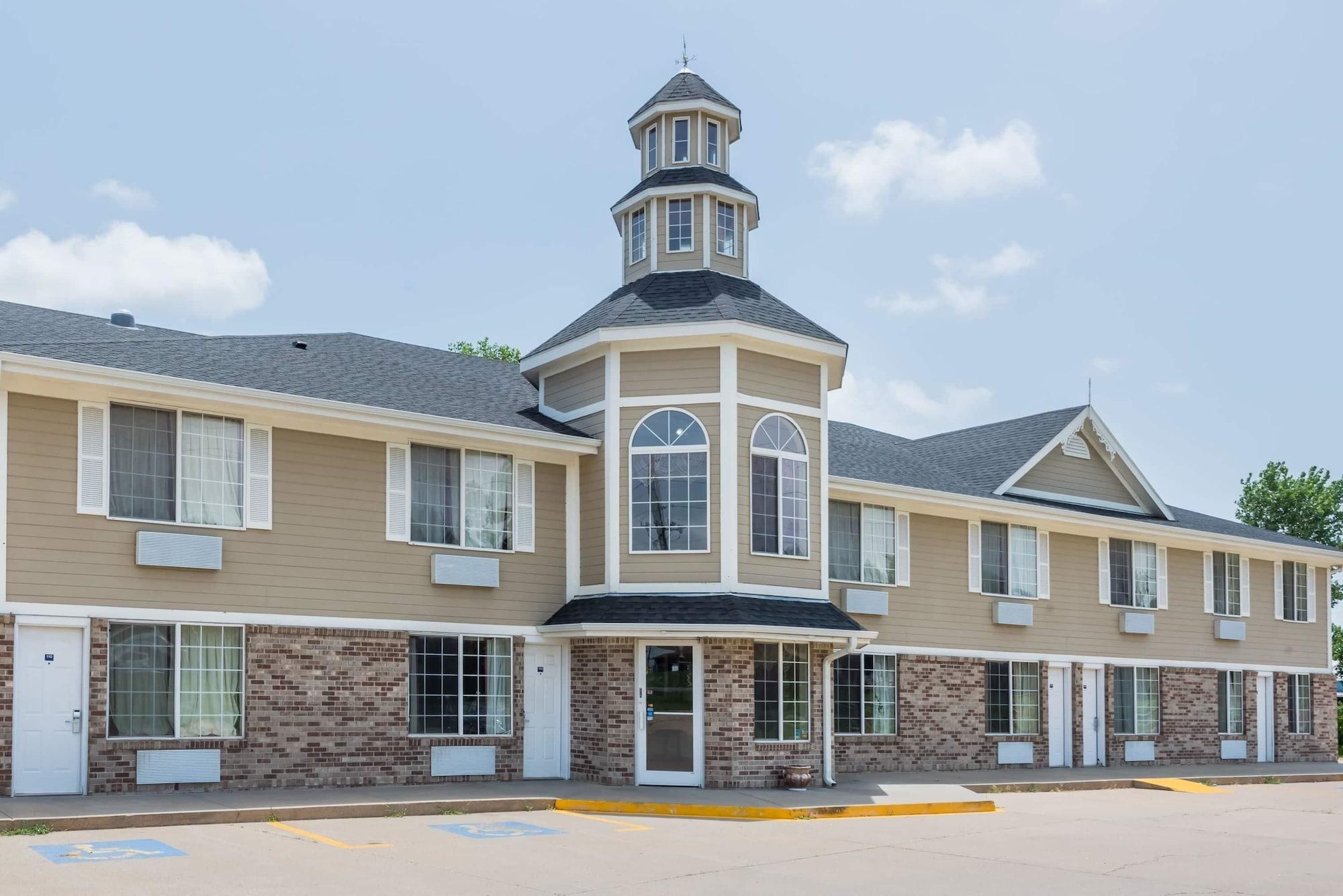 Vista Exterior Super 8 by Wyndham Arkansas City KS