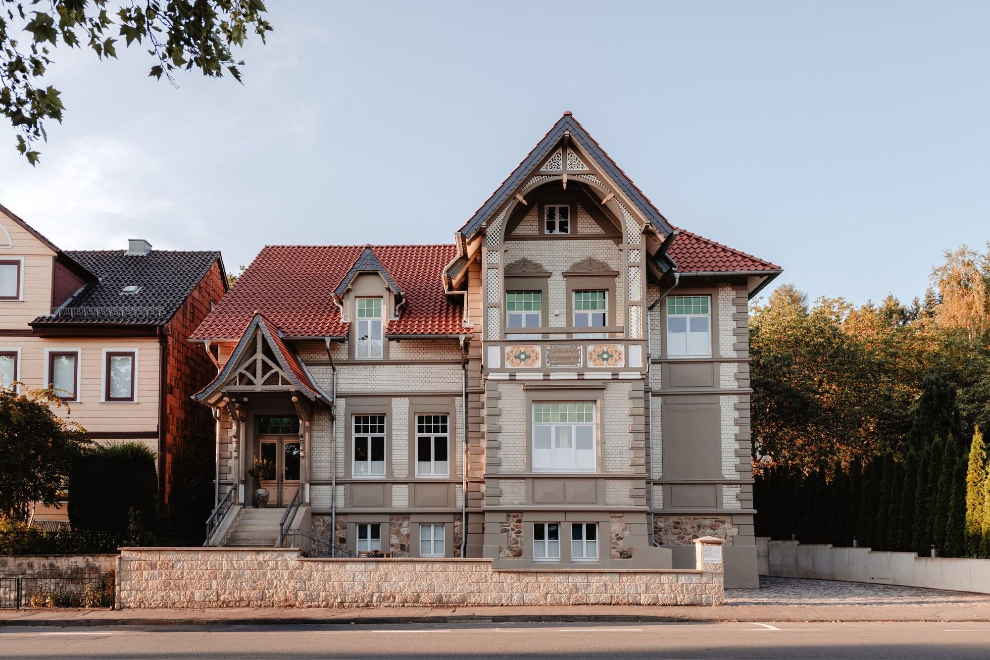 Varios First Wohnen GmbH