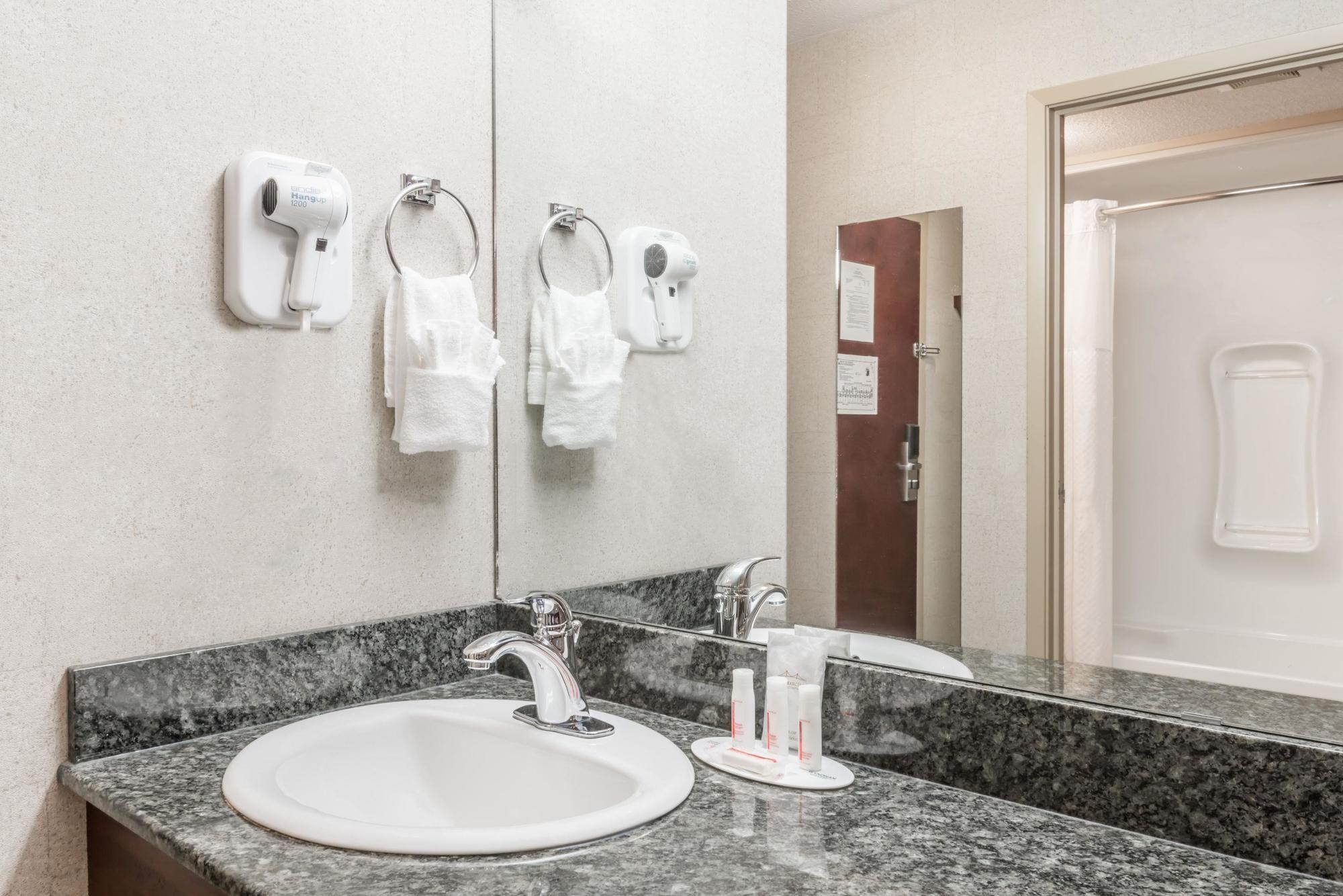 Equipamiento de Habitación Super 8 by Wyndham Red Deer City Centre