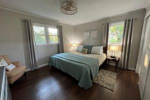 Alojamiento - Remolded farmhouse on a 200 acre farm. Close to Rock Island State Park.