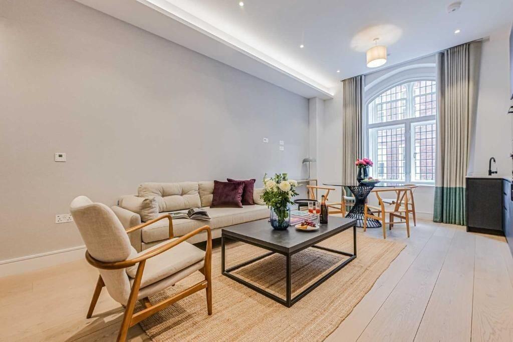 Bar/Salón Westminster Apartments by DMONTRIO