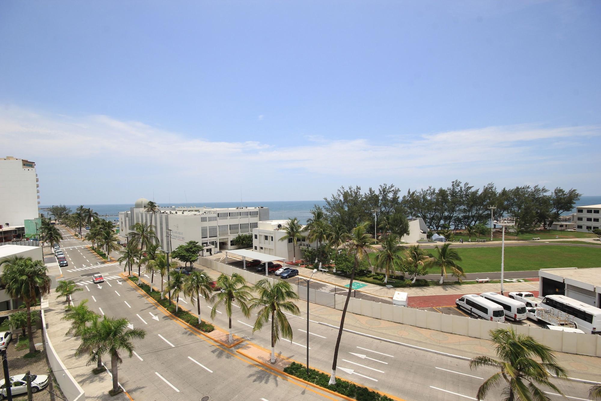 Vista Exterior Howard Johnson by Wyndham Veracruz