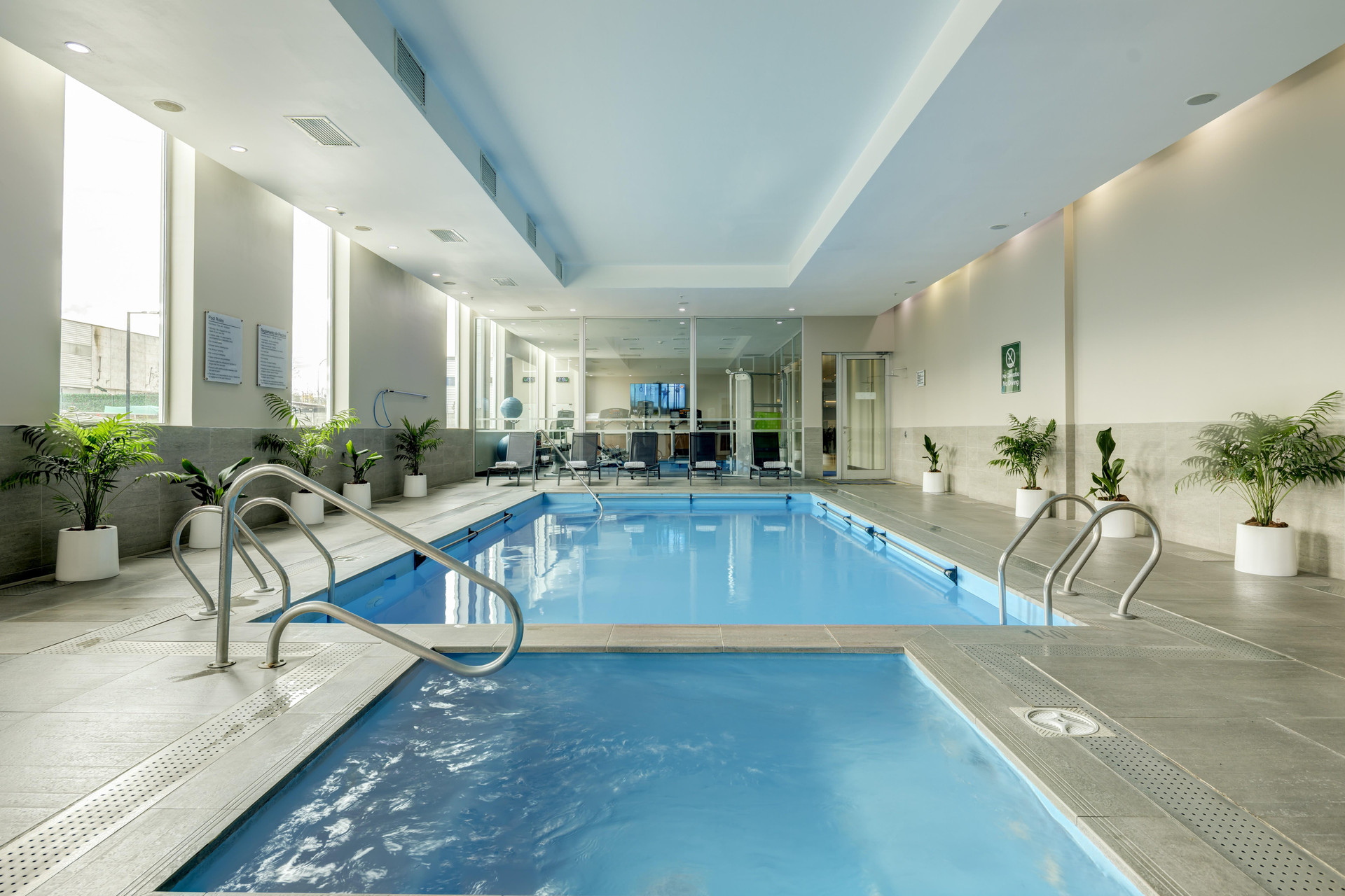 Vista Piscina Wyndham Santiago Aeropuerto