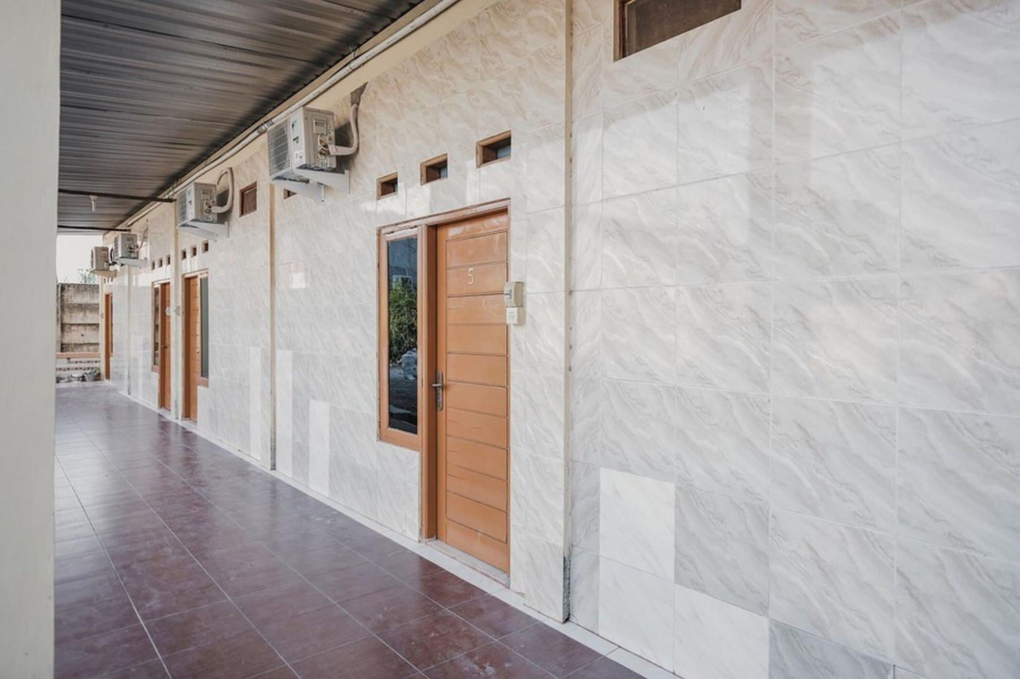 Varios RedDoorz near RS Imanuel Lampung