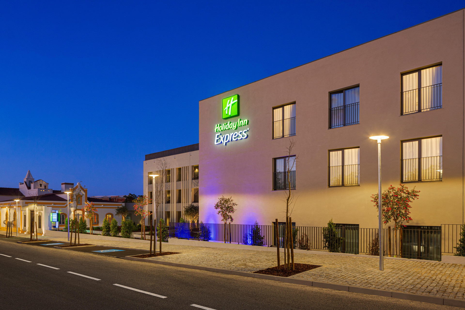 Vista Exterior Holiday Inn Express Evora by IHG
