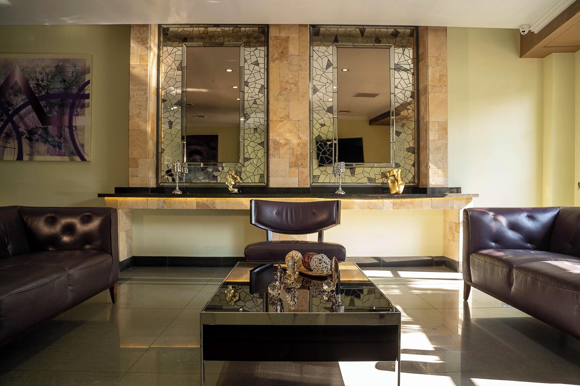 Vista Lobby Hotel Infinity Park Santiago