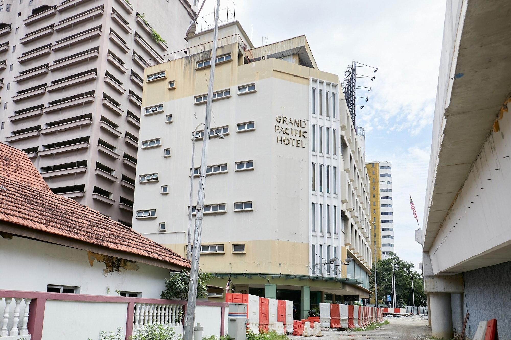 Vista Exterior Grand Pacific Hotel PWTC