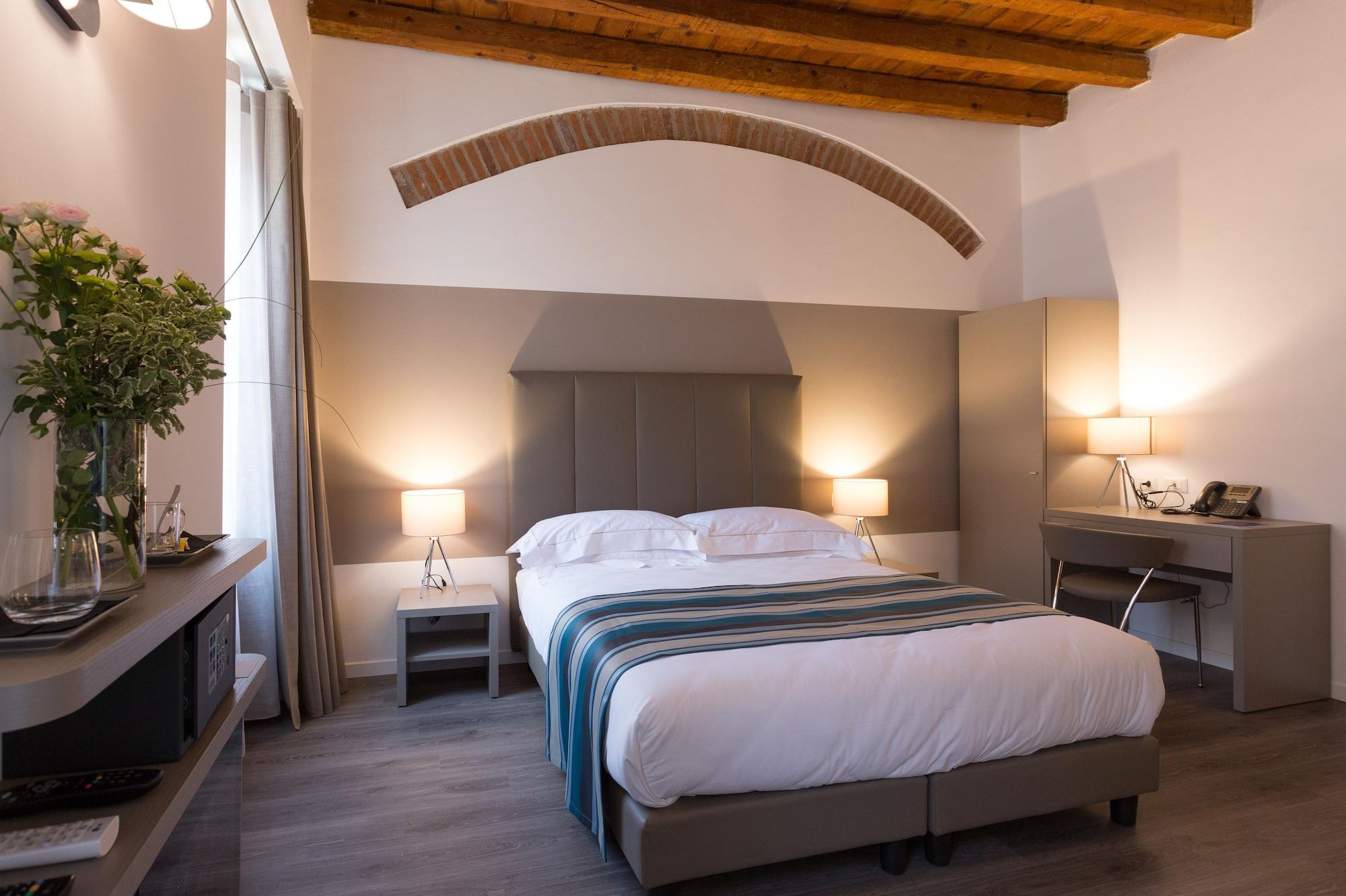 Varios Ai Suma Hotel