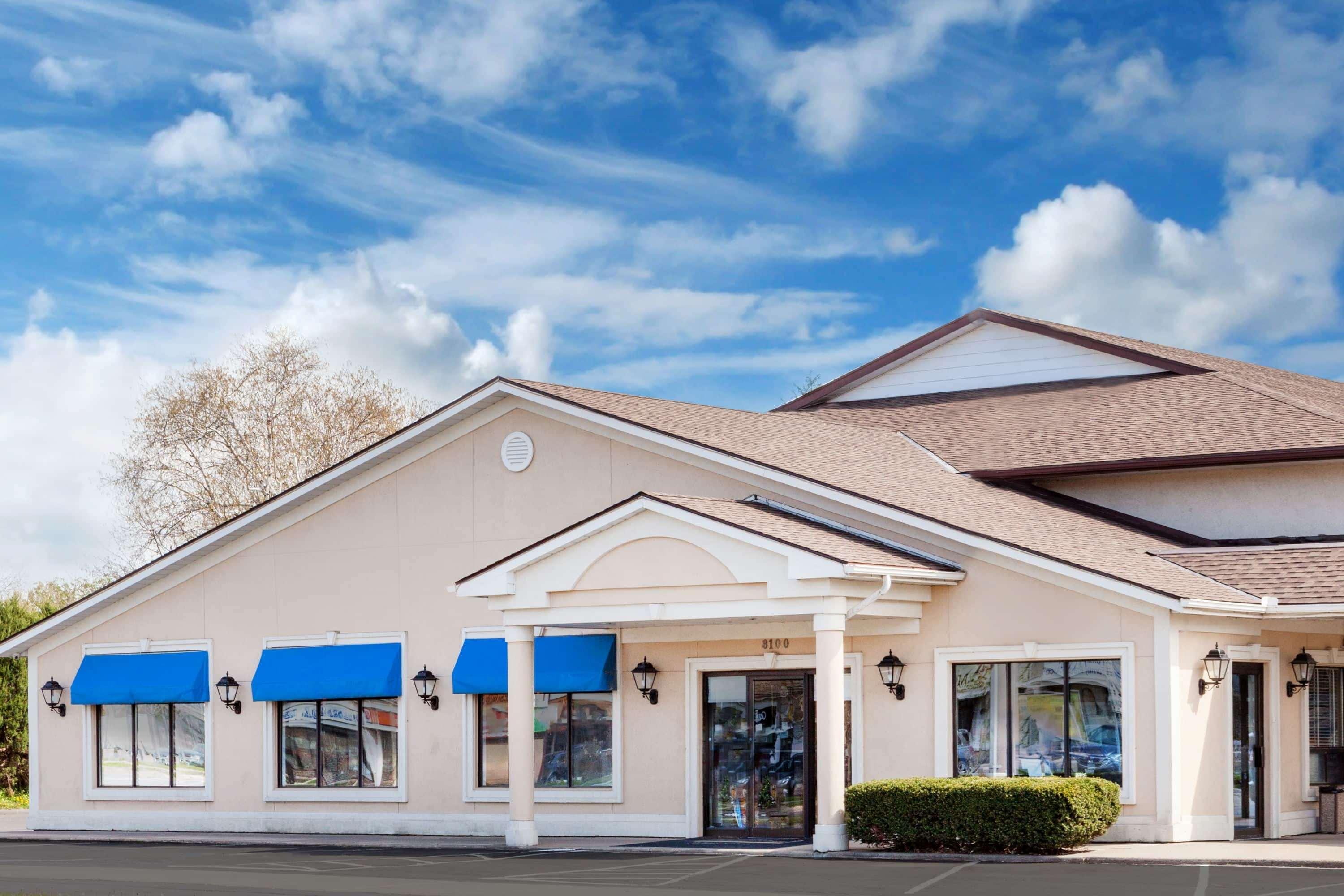 Vista Exterior Howard Johnson by Wyndham Niagara Falls