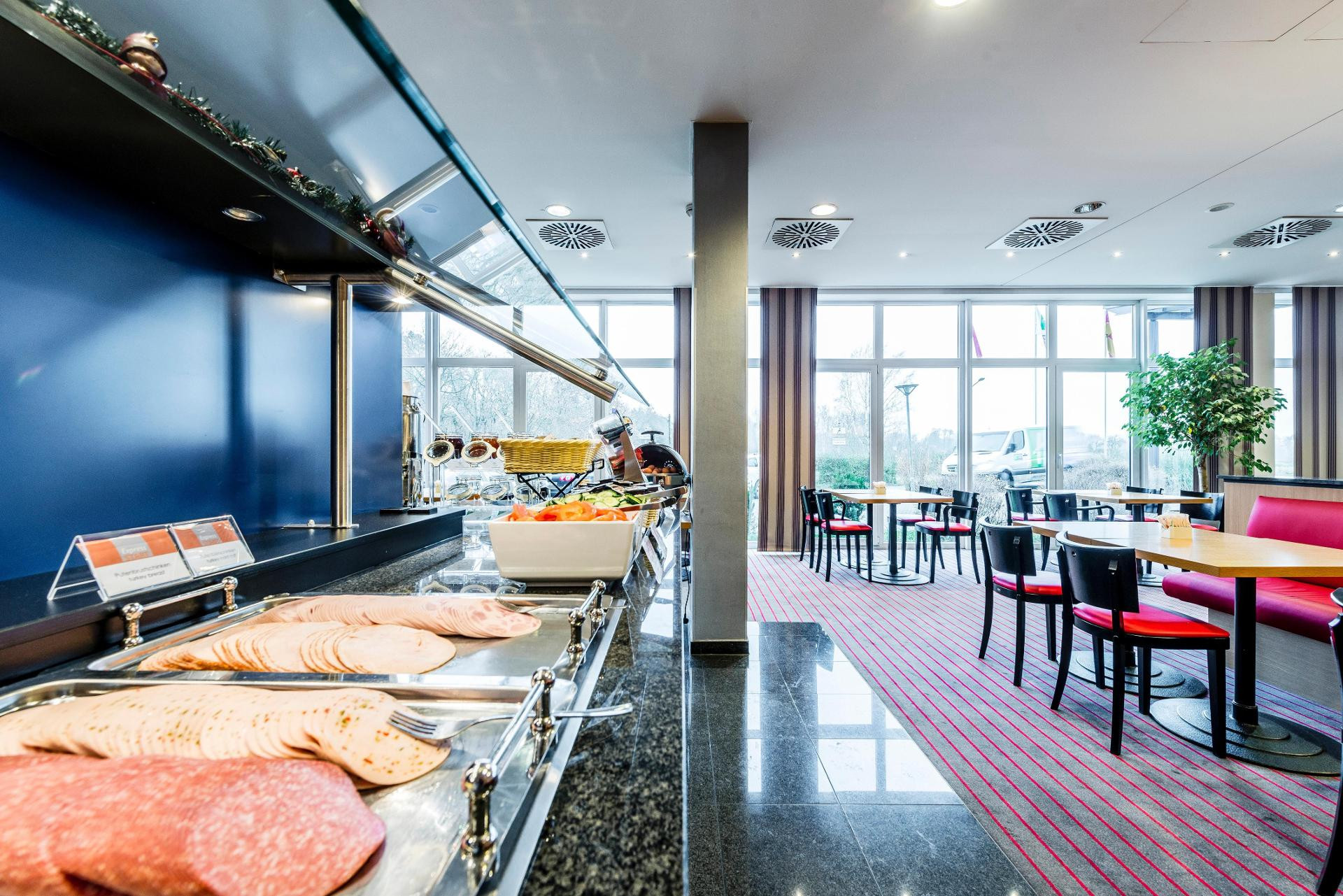 Restaurant Holiday Inn Express Frankfurt Airport by IHG